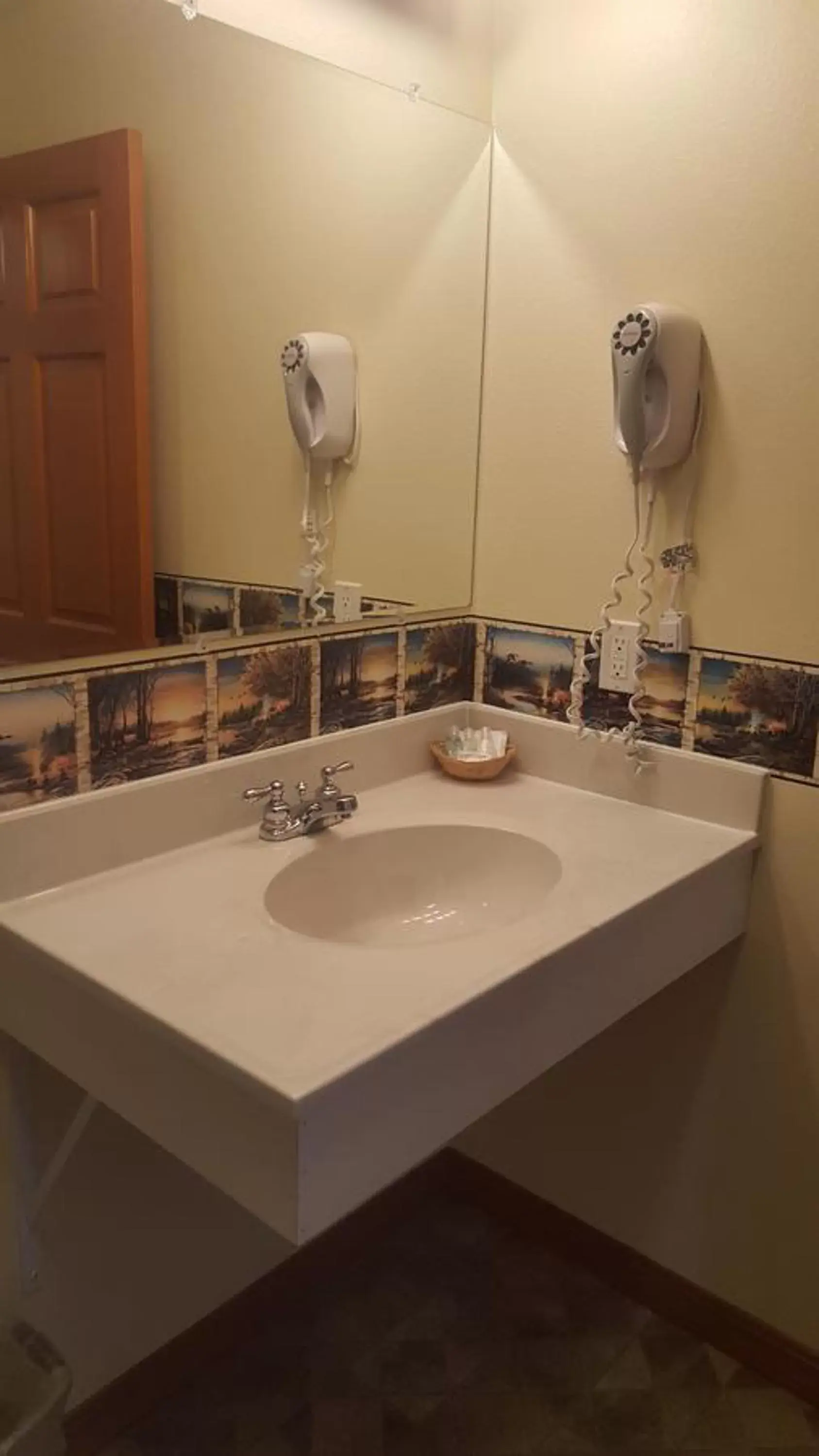 Bathroom in Longliner Lodge and Suites