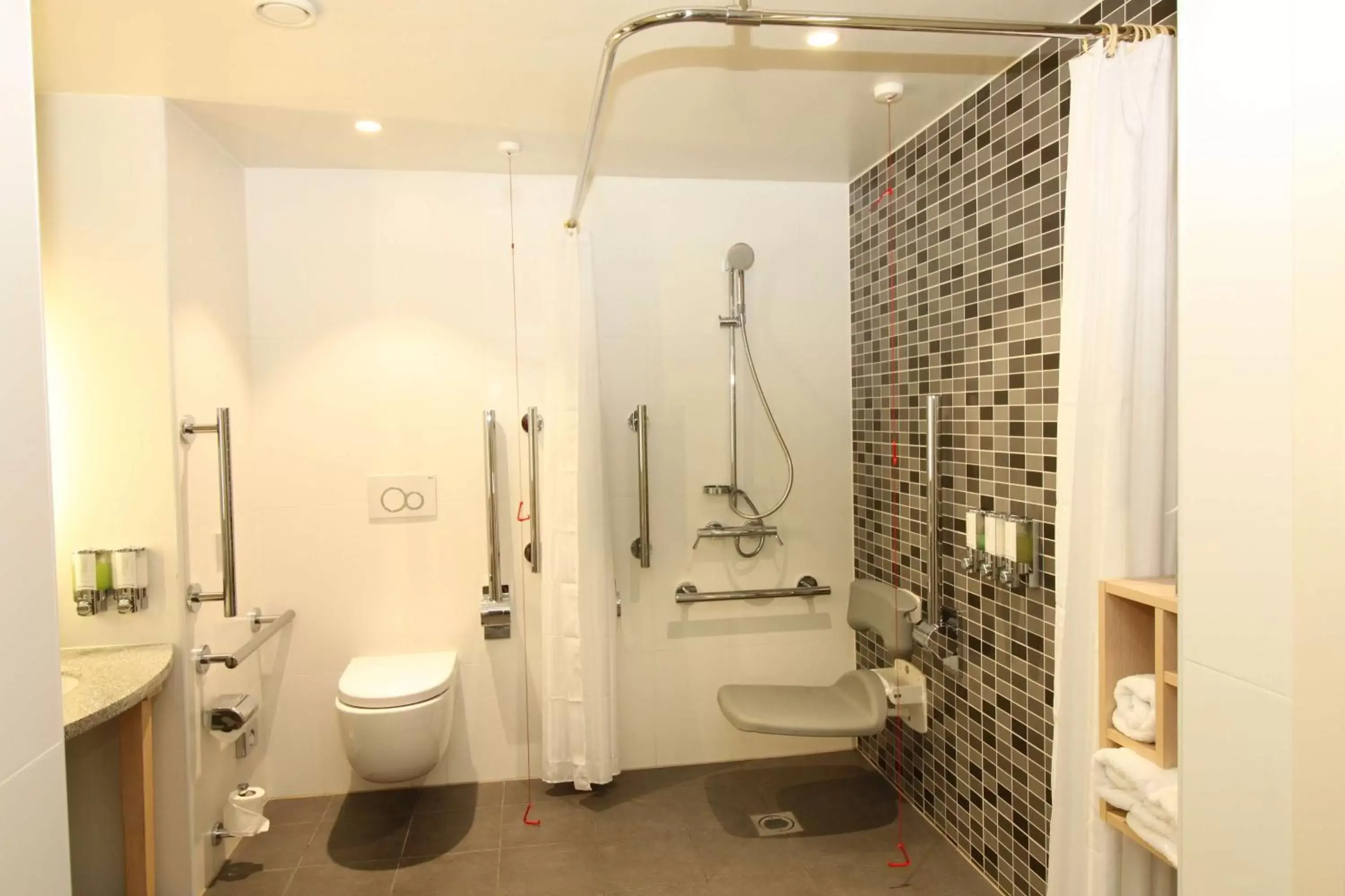 Bathroom in Hampton By Hilton London Docklands