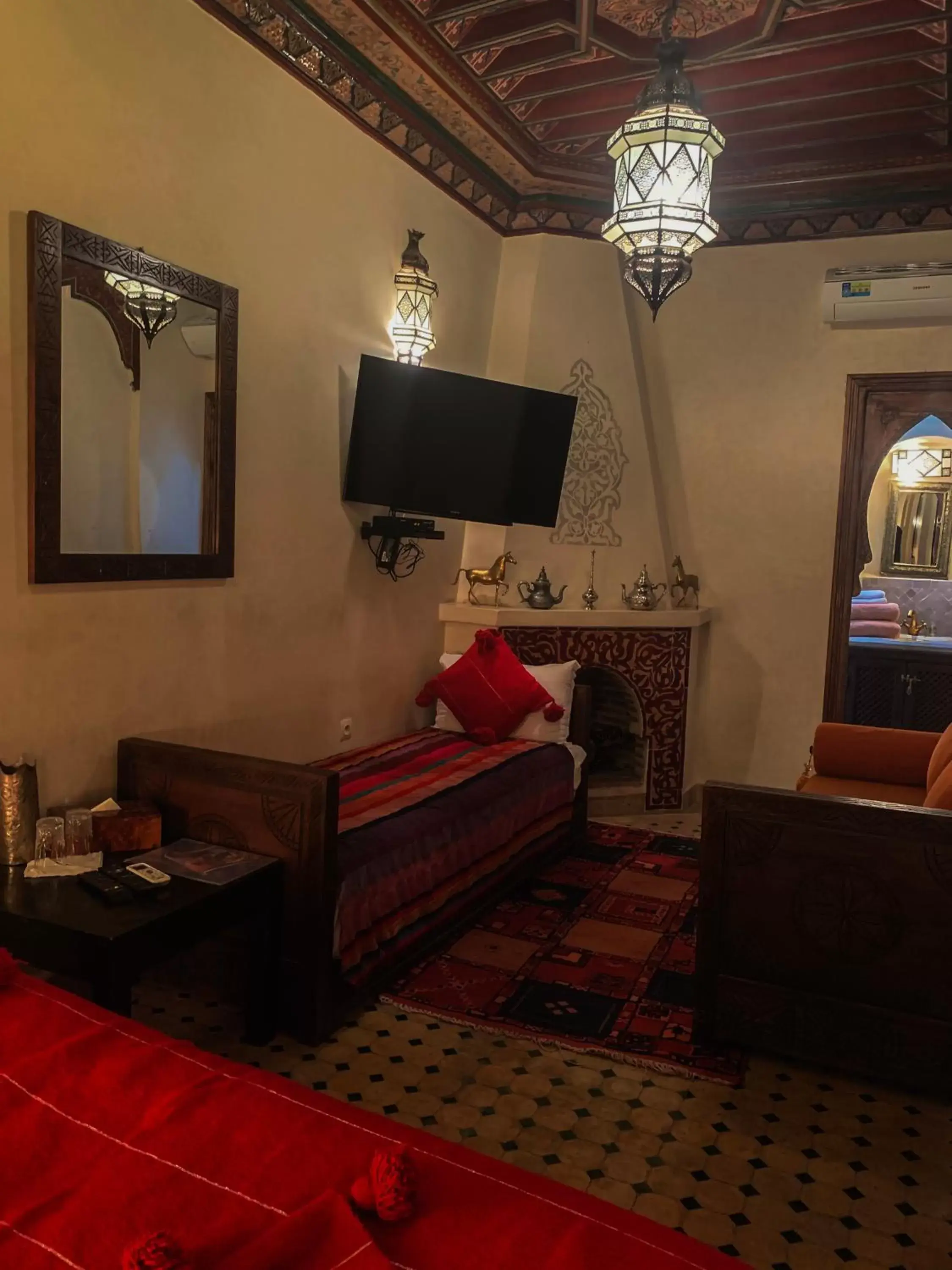 Photo of the whole room, TV/Entertainment Center in Riad Ghali Hotel & SPA
