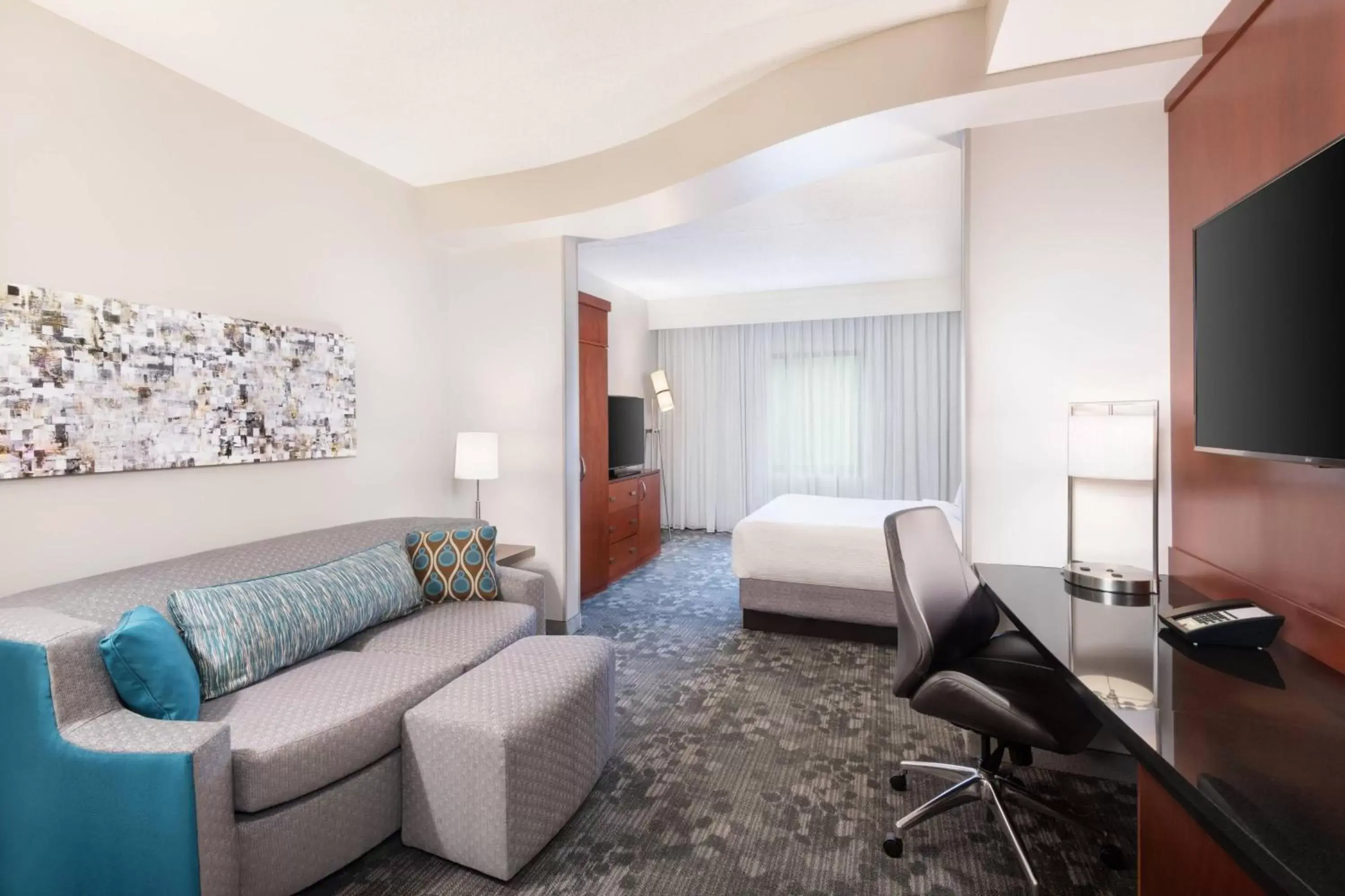 Living room, Seating Area in Courtyard by Marriott Pittsburgh Washington Meadow Lands