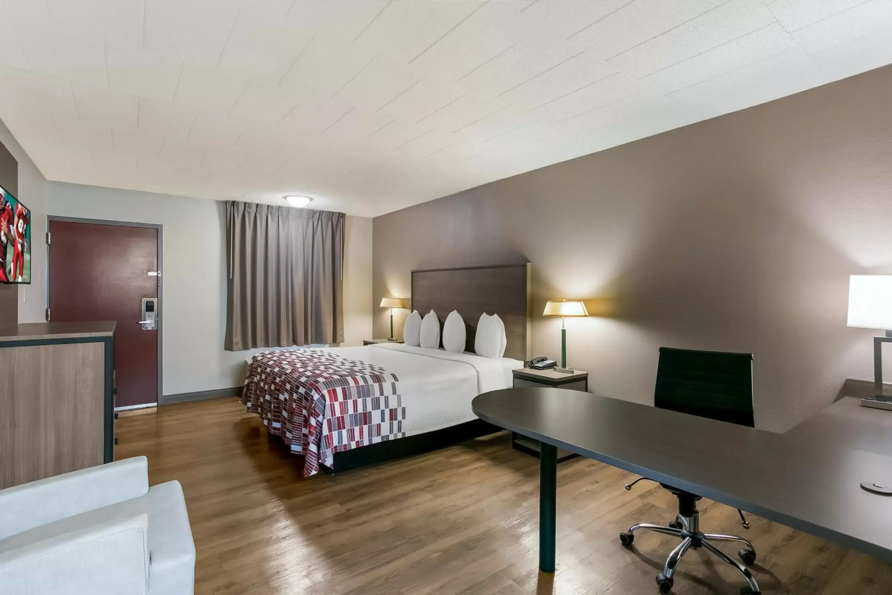 Bedroom, Bed in Red Roof Inn Baltimore Bedroom, Bed in Red Roof Inn Baltimore