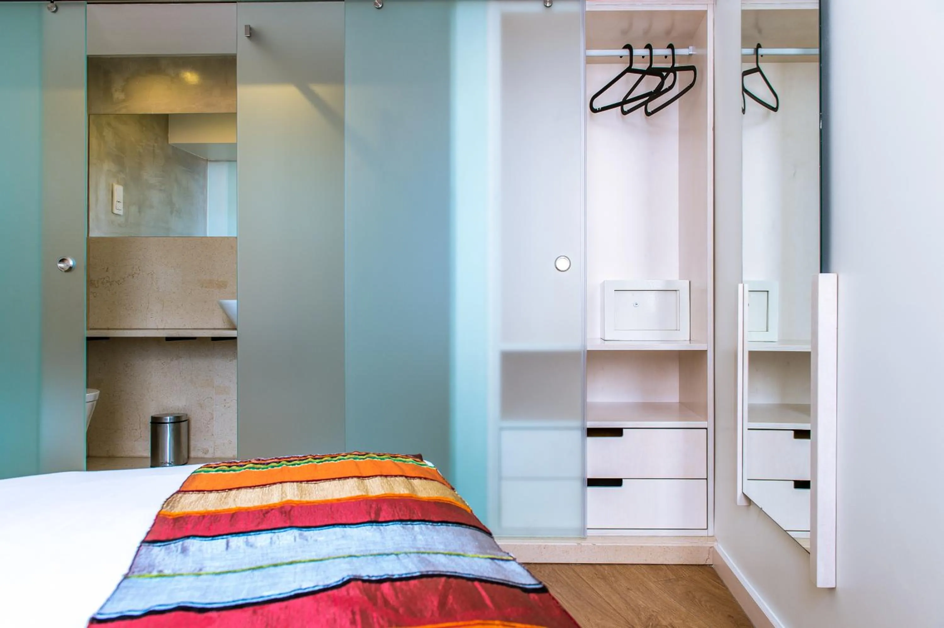 Bedroom, Bed in Hotel Londres Estoril / Cascais