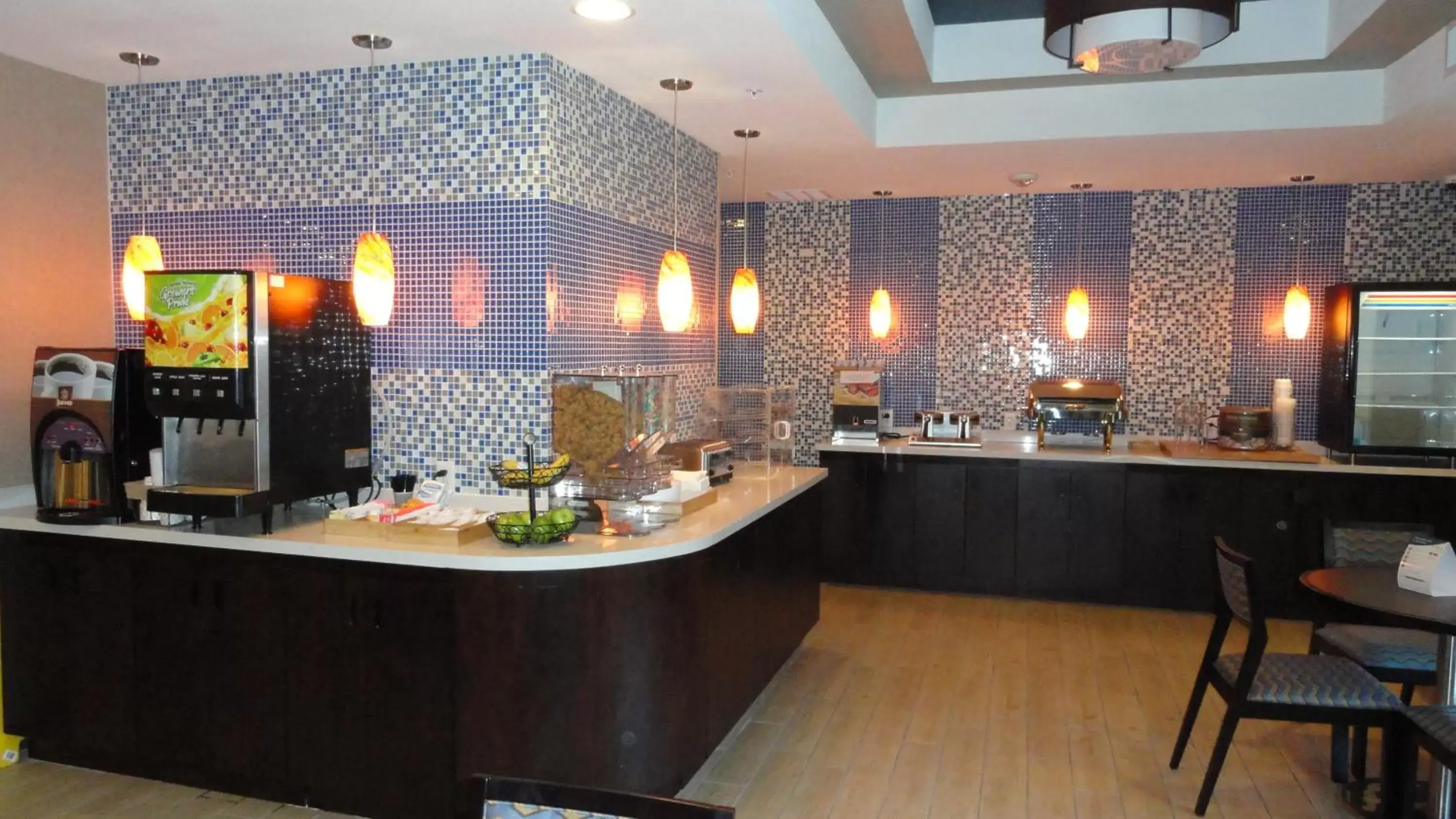 Restaurant/places to eat in MainStay Suites Midland Restaurant/places to eat in MainStay Suites Midland