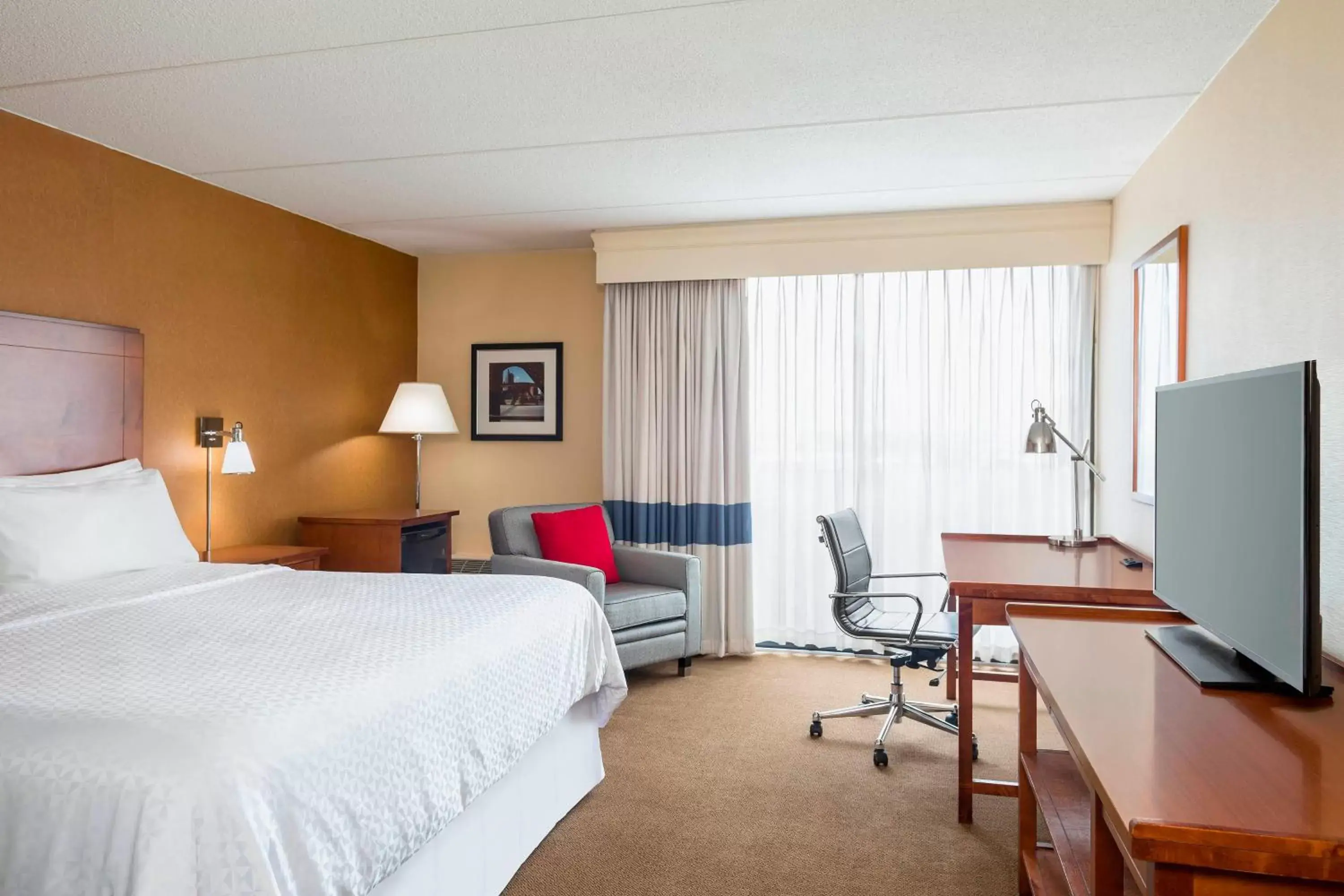 Photo of the whole room in Four Points by Sheraton Chicago O'Hare