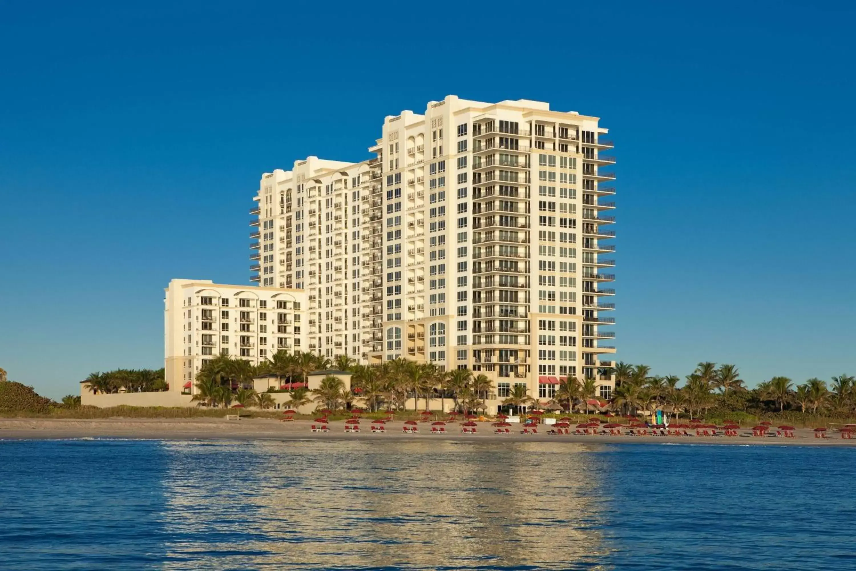 Property building in Palm Beach Marriott Singer Island Beach Resort & Spa