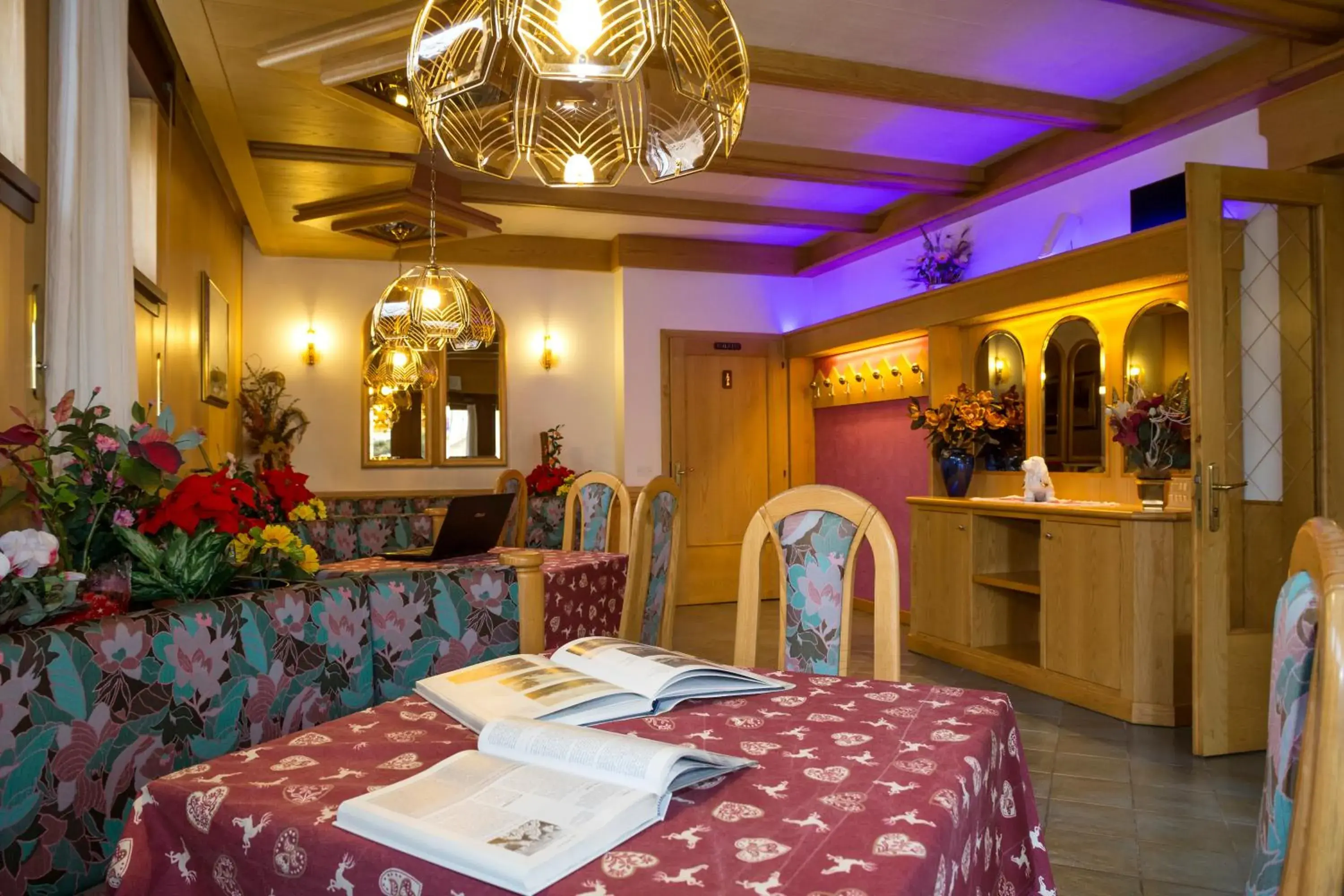 Communal lounge/ TV room, Restaurant/Places to Eat in Hotel Trentino