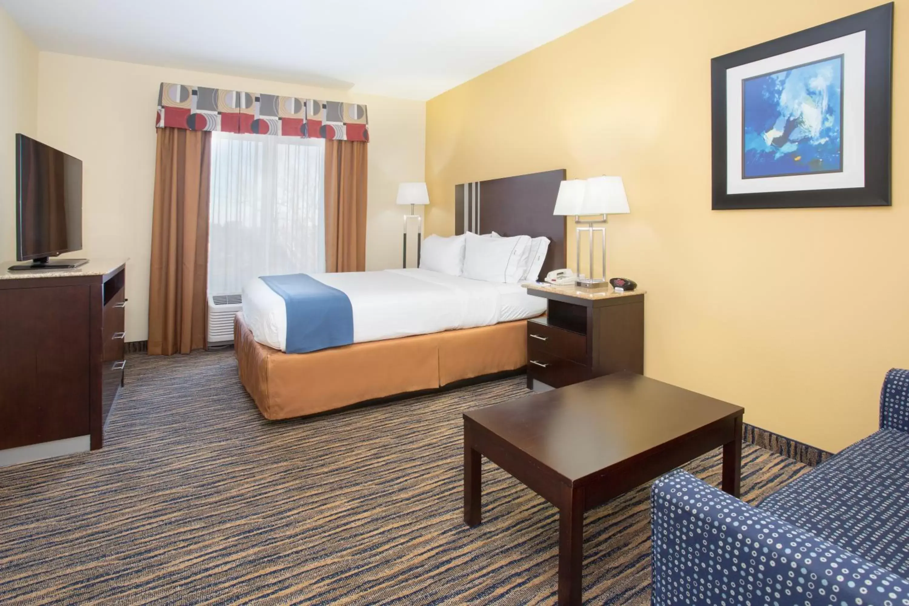 Bedroom, Bed in Holiday Inn Express & Suites Denver North - Thornton, an IHG Hotel