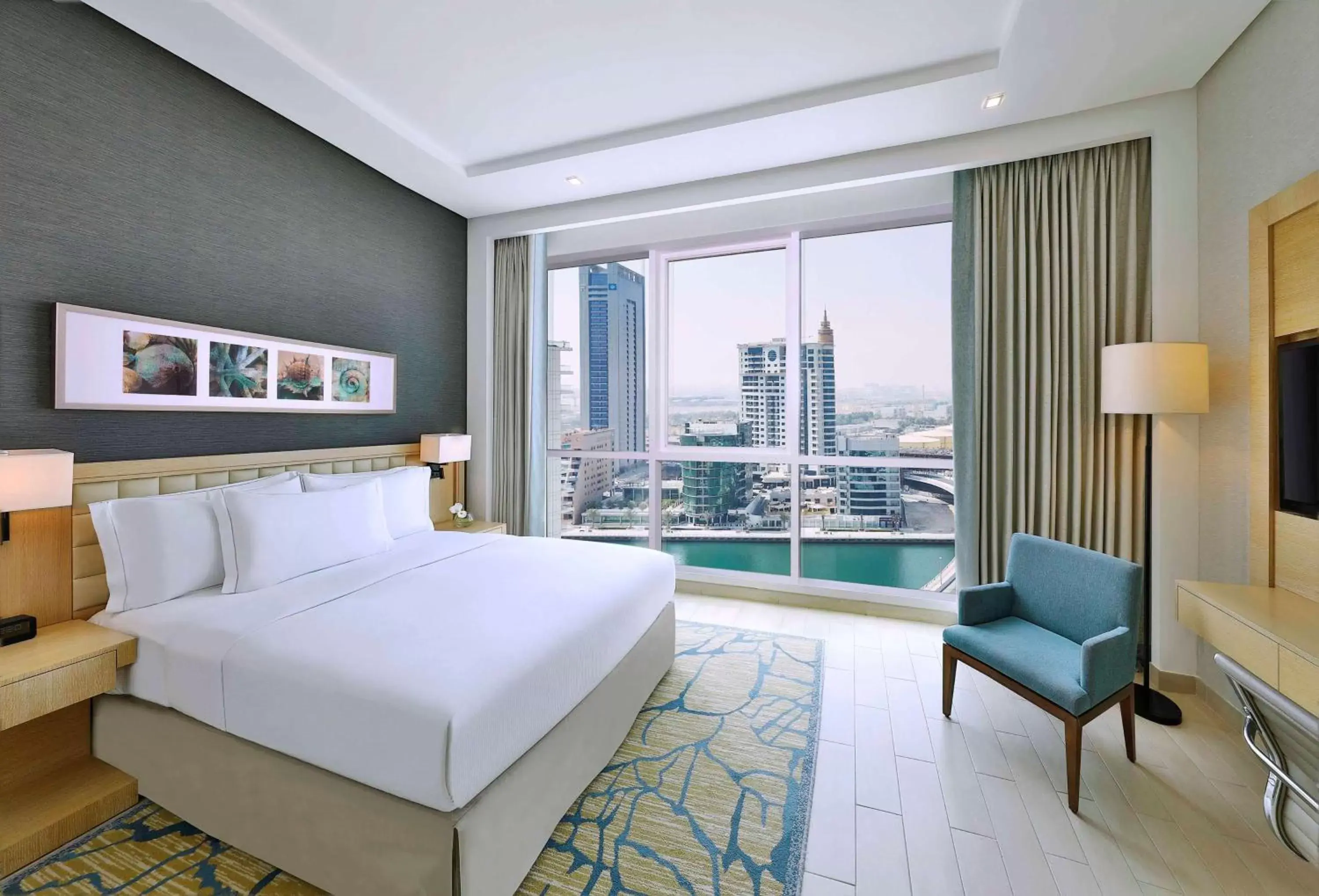 Bed in DoubleTree by Hilton Dubai Jumeirah Beach
