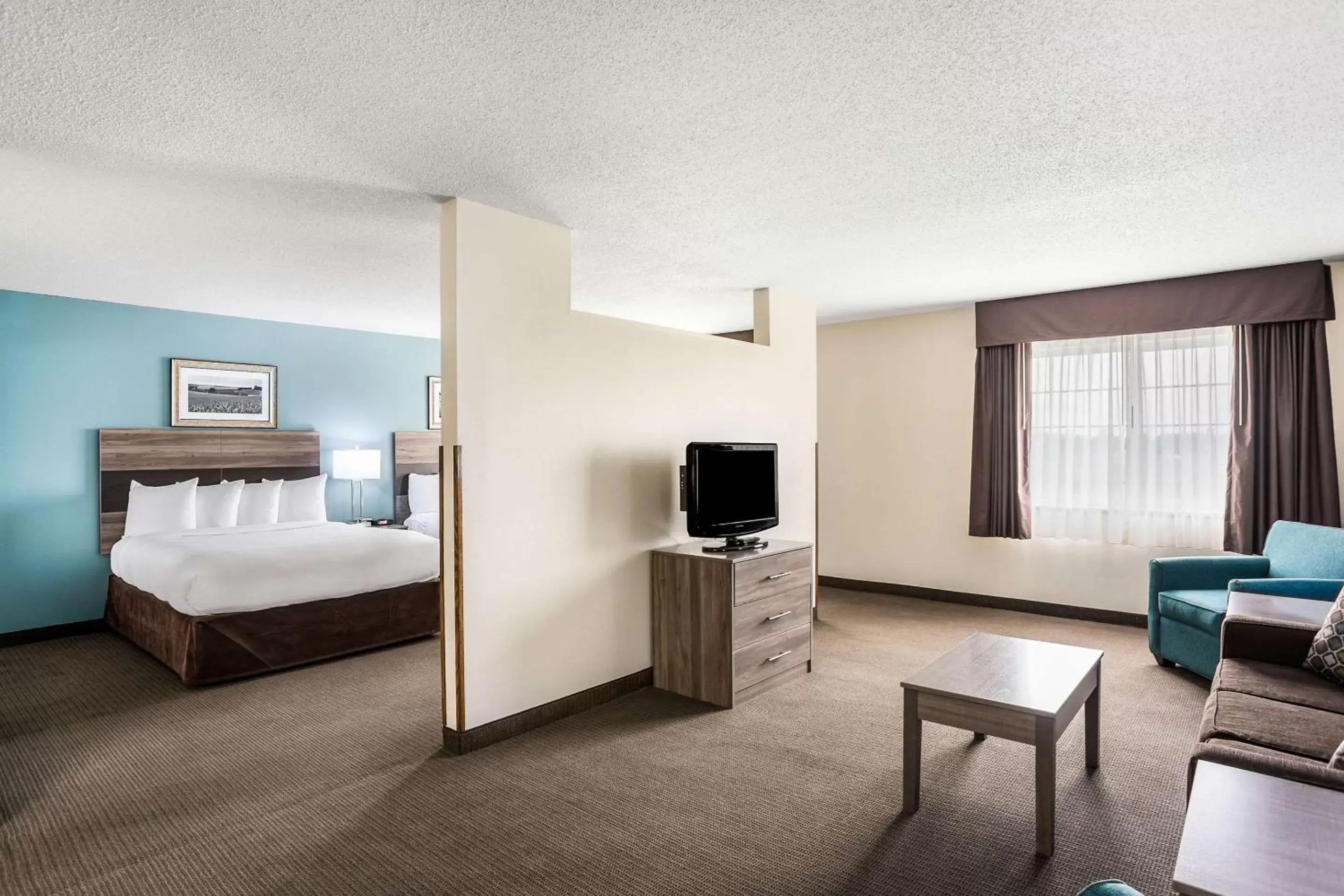 Photo of the whole room, TV/Entertainment Center in MainStay Suites Cedar Rapids North - Marion