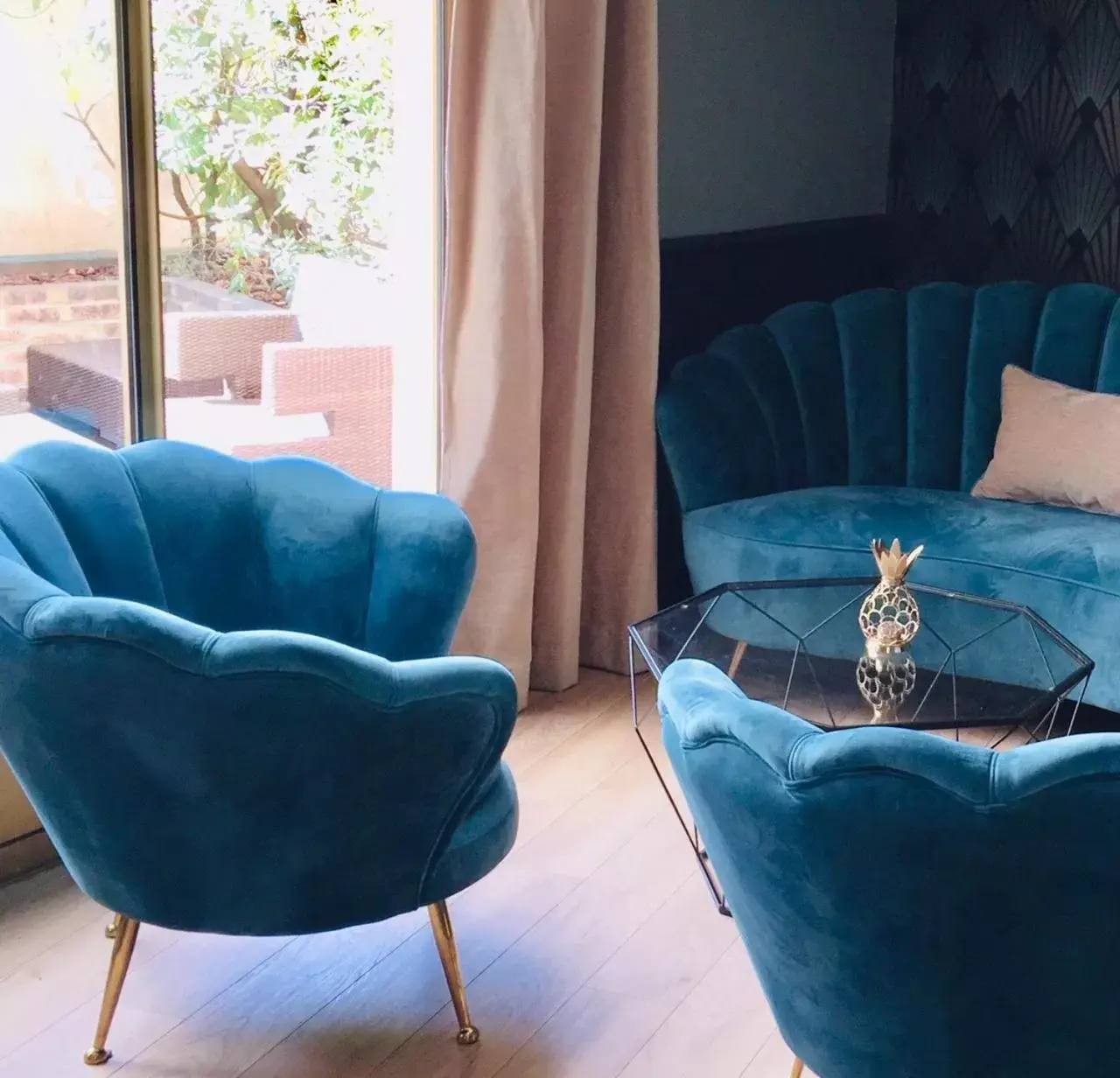 Lounge or bar in Hotel Le Cardinal Rueil Centre Lounge or bar in Hotel Le Cardinal Rueil Centre