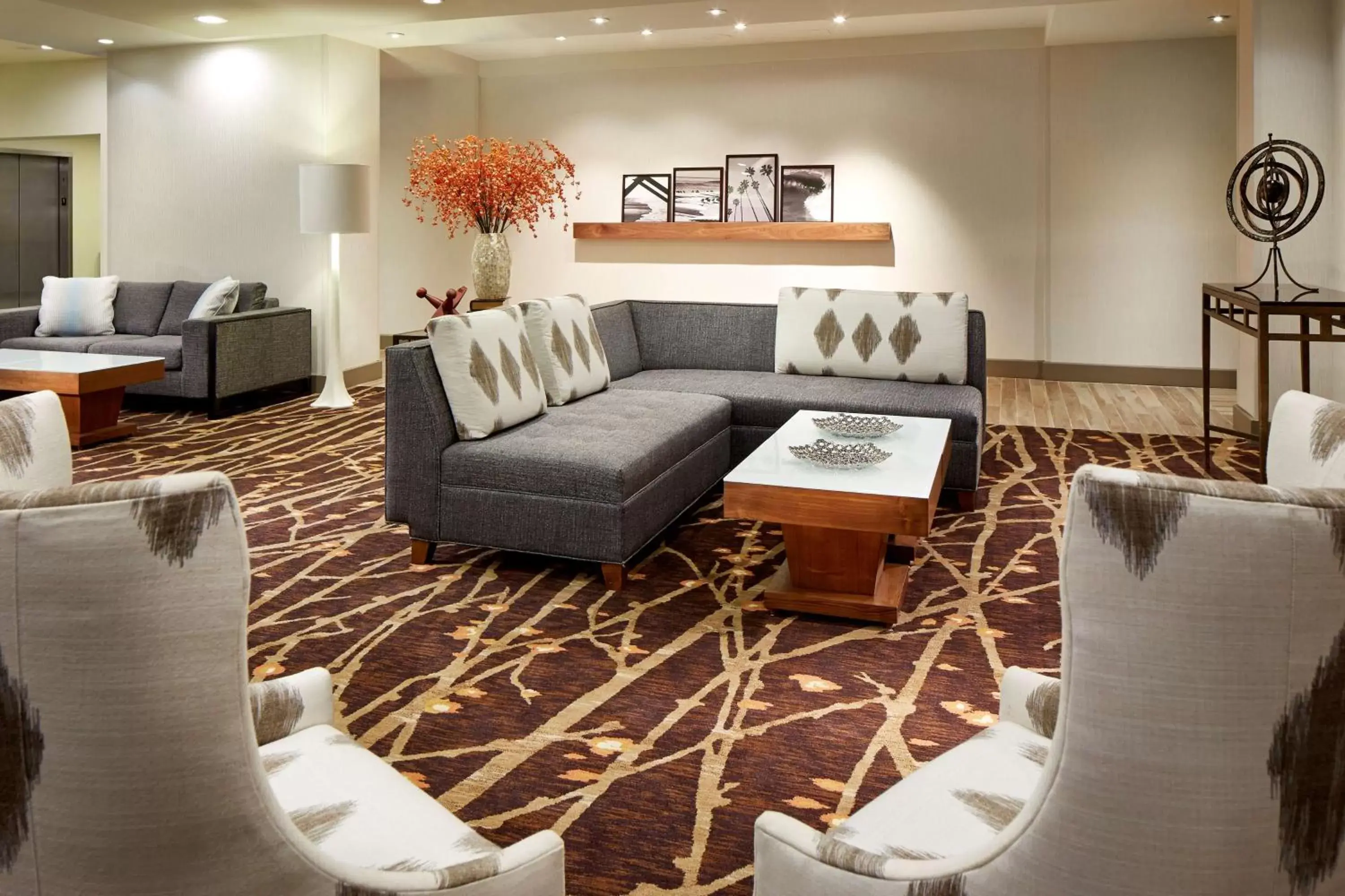 Lobby or reception, Seating Area in DoubleTree by Hilton LAX - El Segundo