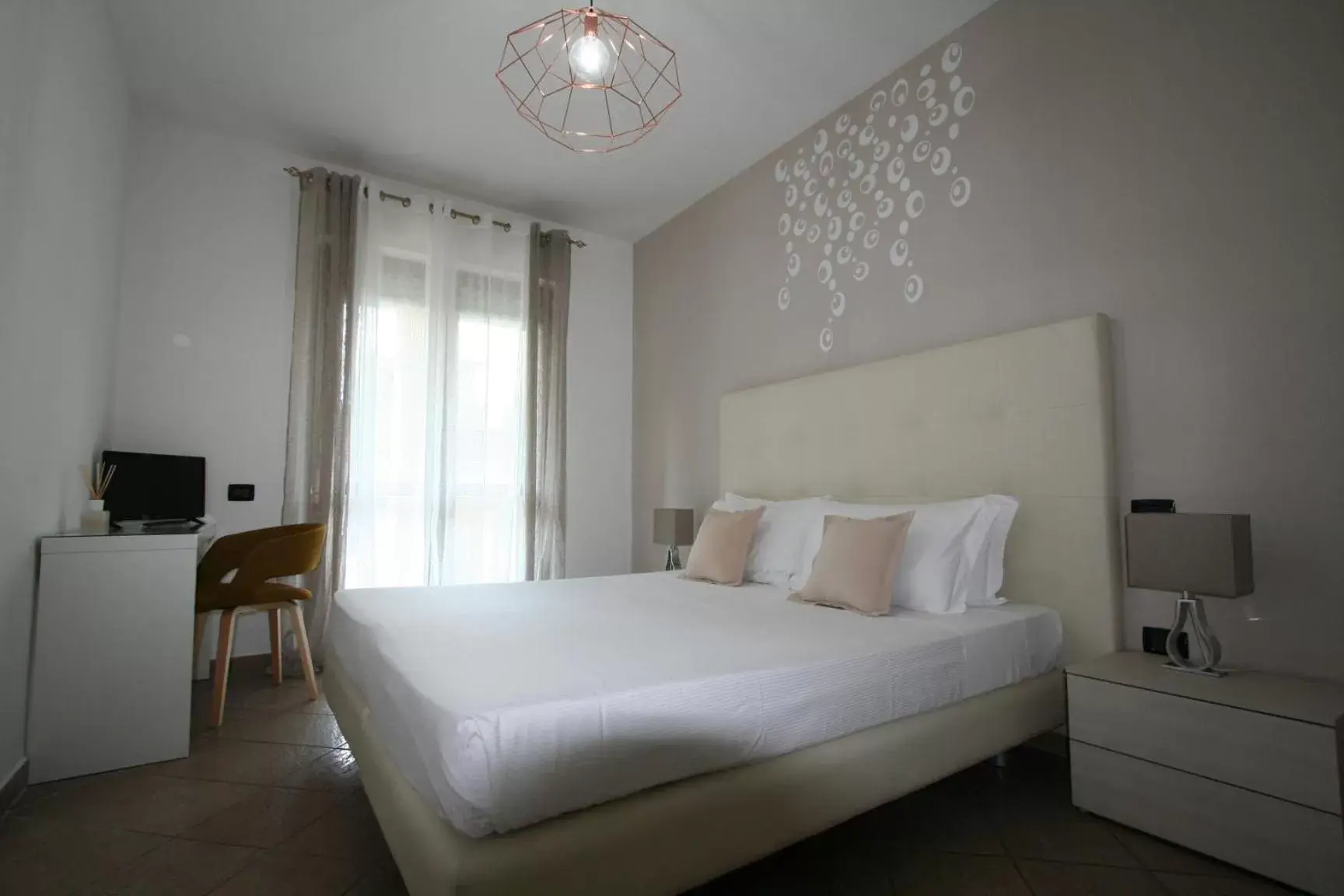 Photo of the whole room, Bed in HQ Aparthotel Milano Inn - Smart Suites