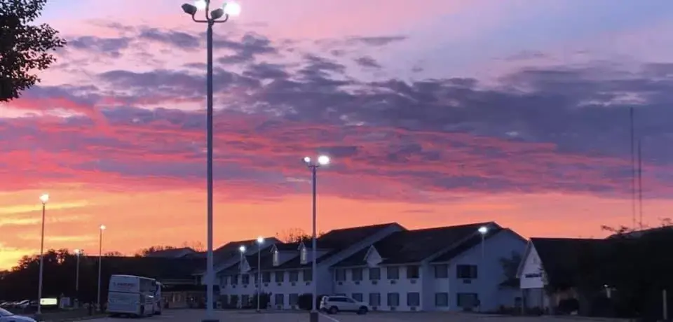 Property building, Sunrise/Sunset in Northfield Inn Suites and Conference Center