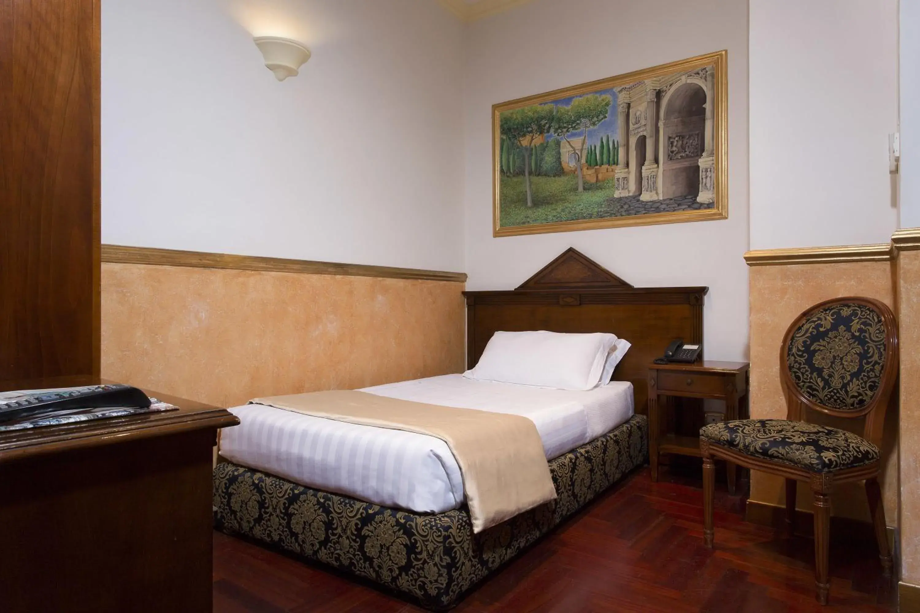 Comfort Single Room in Hotel Teatro Pace