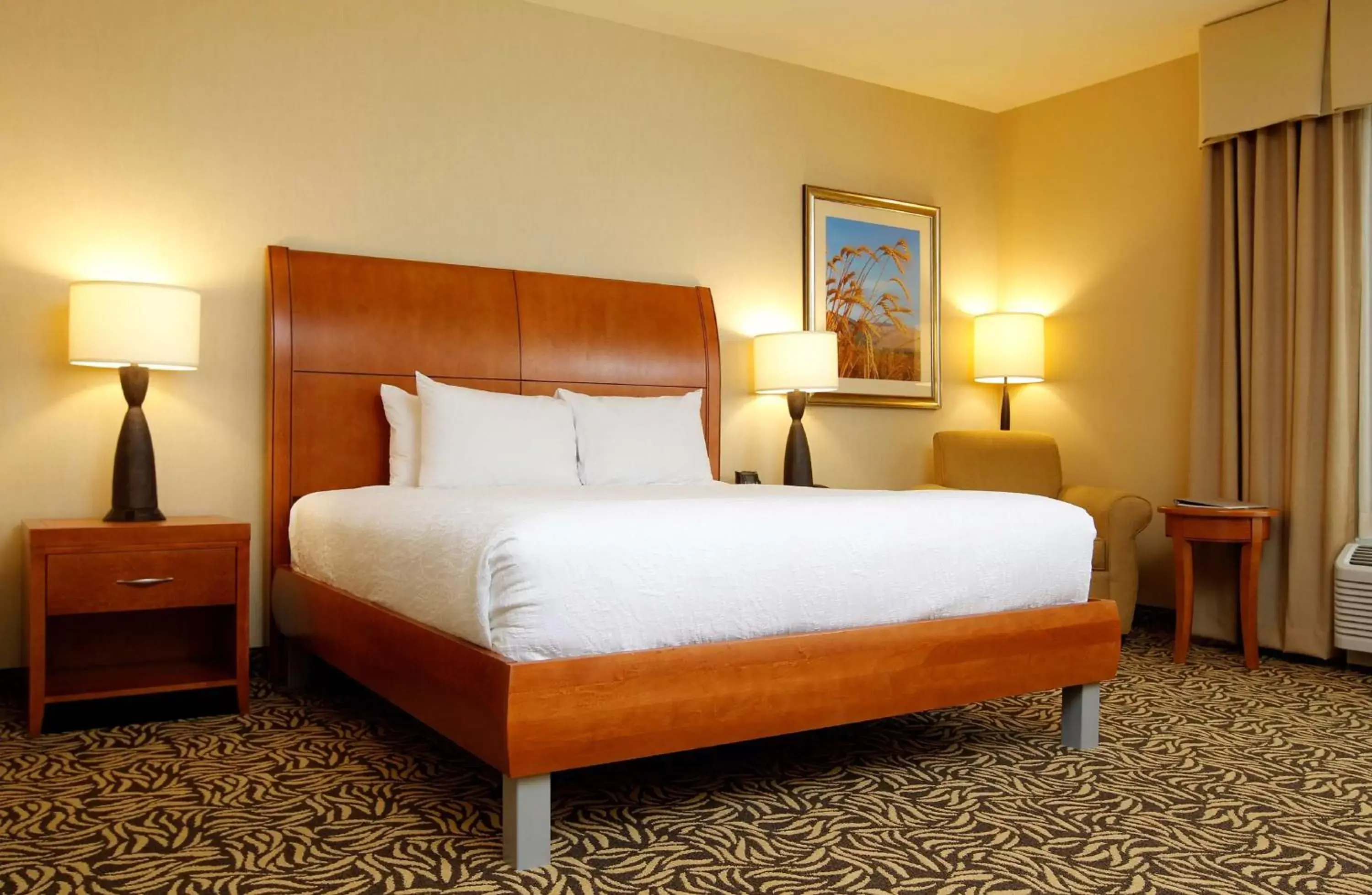 Bed in Hilton Garden Inn Cedar Falls Conference Center