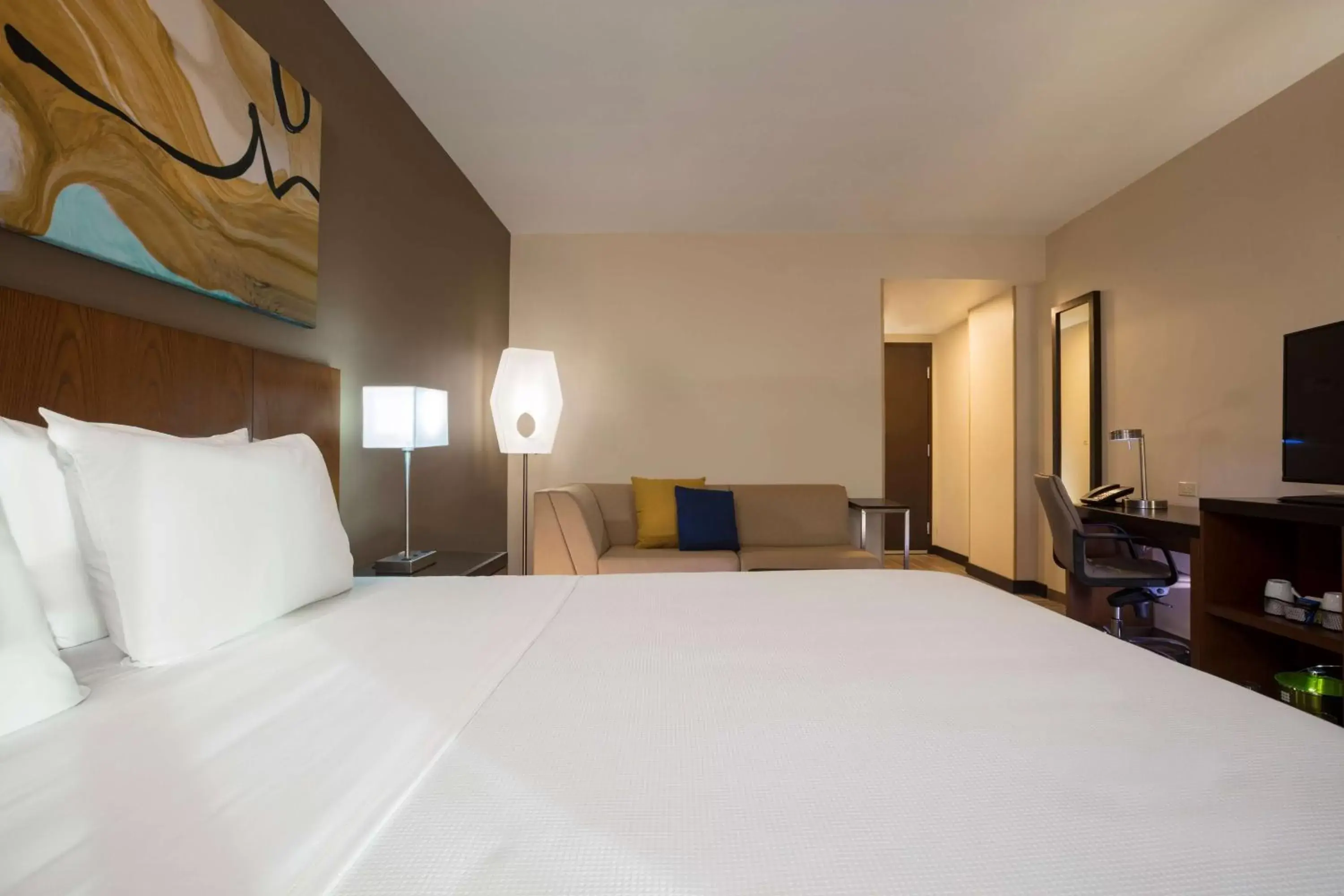 Photo of the whole room, Bed in Hyatt Place Aguascalientes Bonaterra