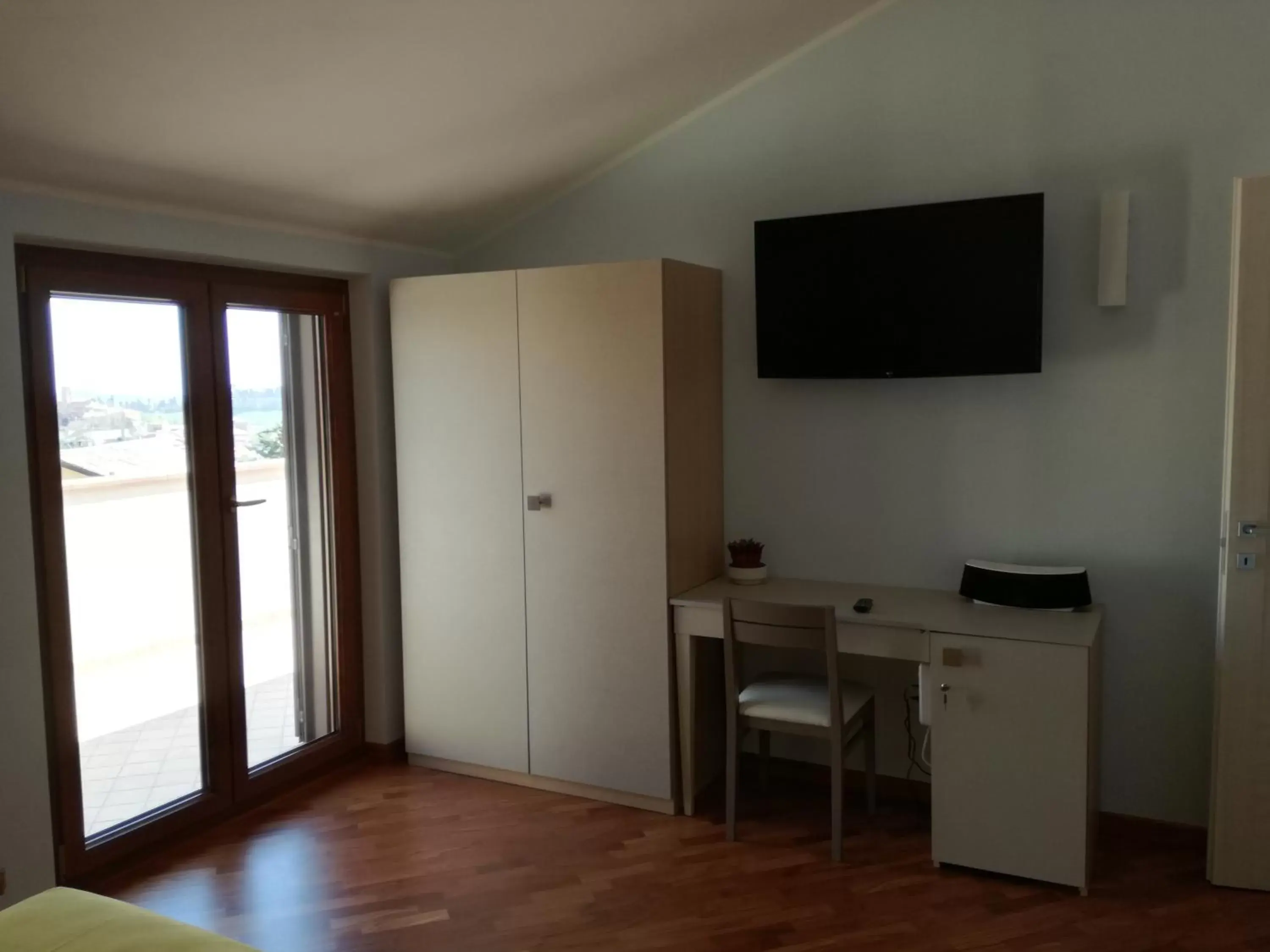Photo of the whole room, TV/Entertainment Center in Fonte Nuova Penne