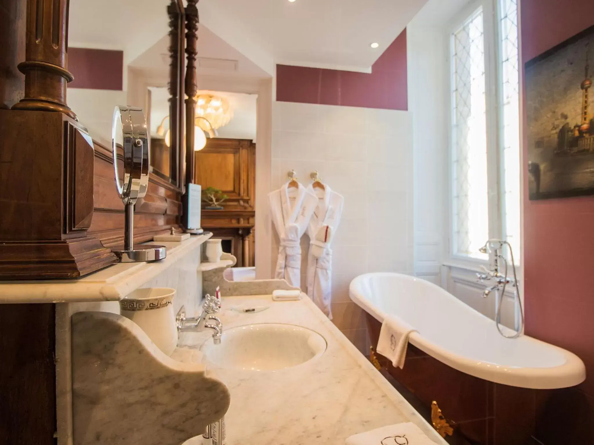 Bathroom in Hotel des Quinconces Bordeaux Centre