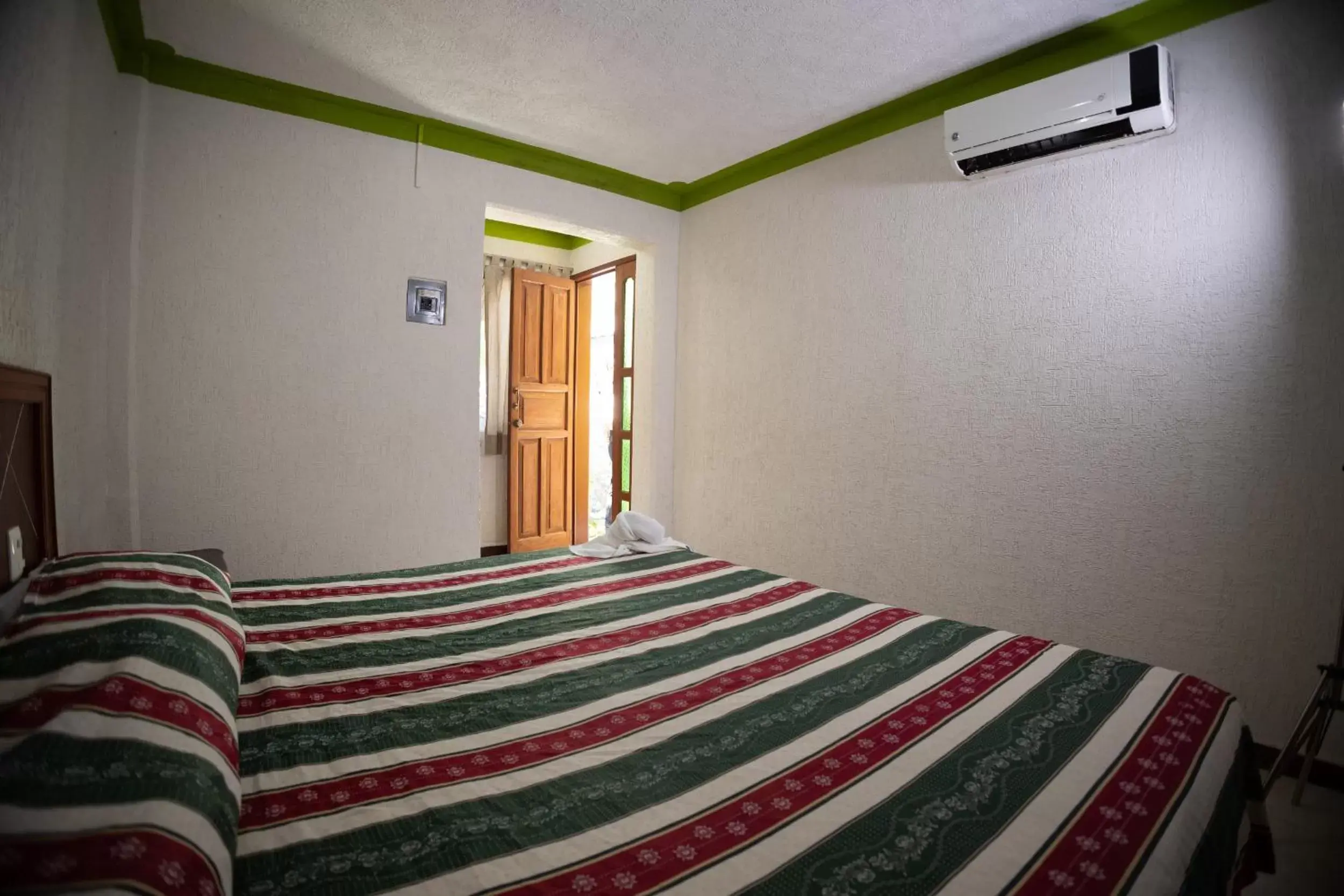 air conditioner, Bed in Hotel Nicte-Ha