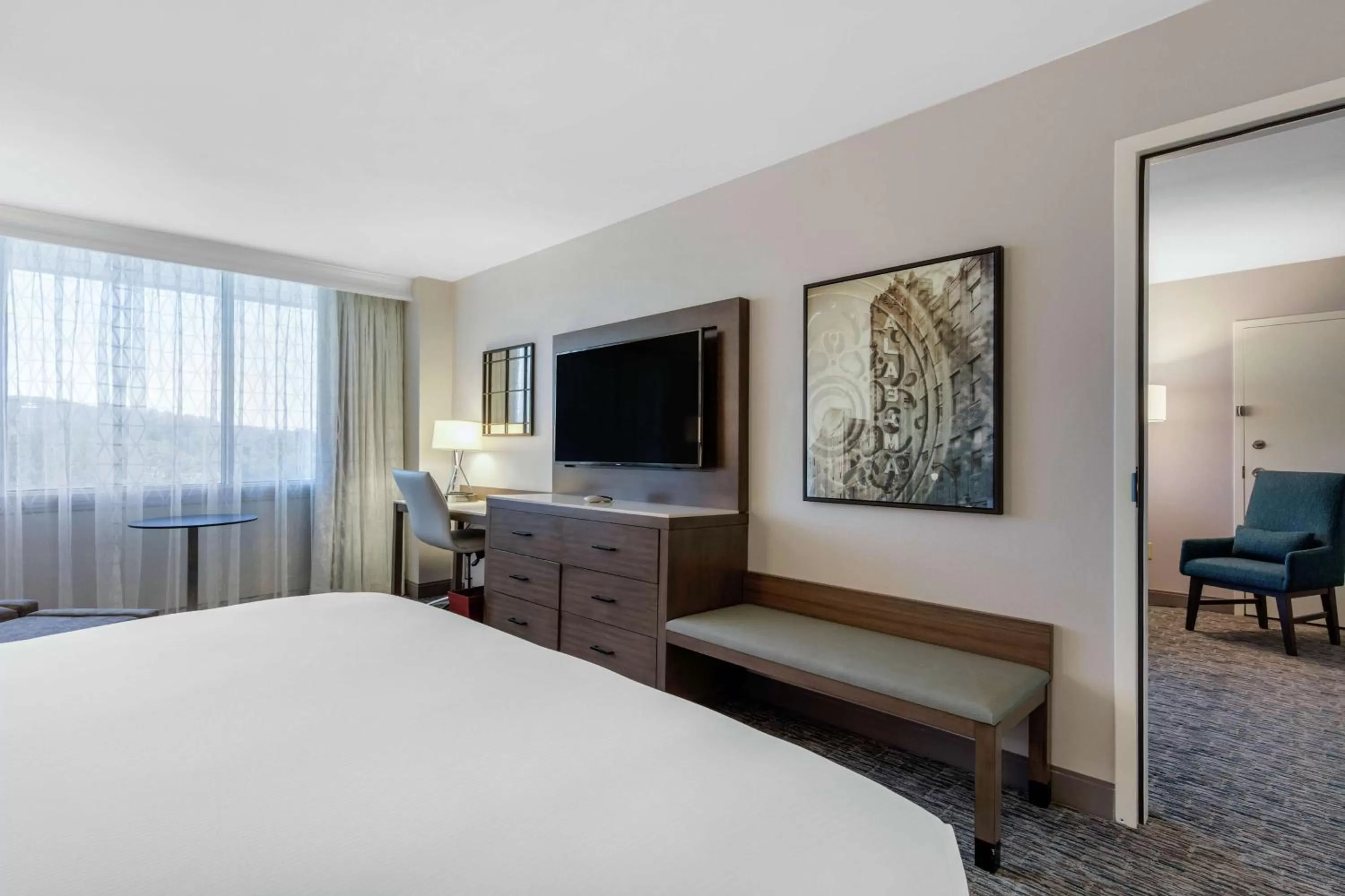 Bed in DoubleTree Birmingham Perimeter Park