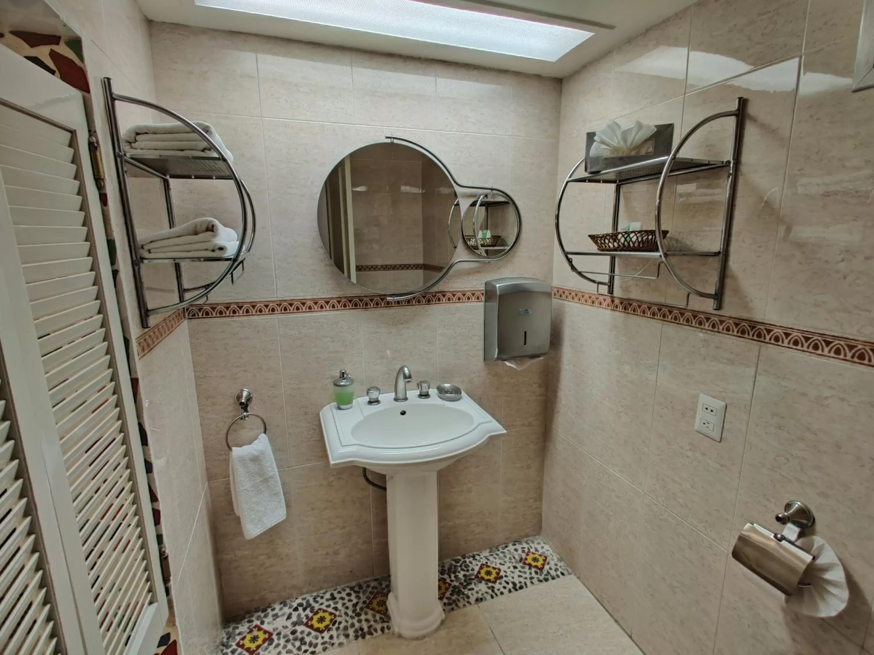 Bathroom in Aristos Puebla