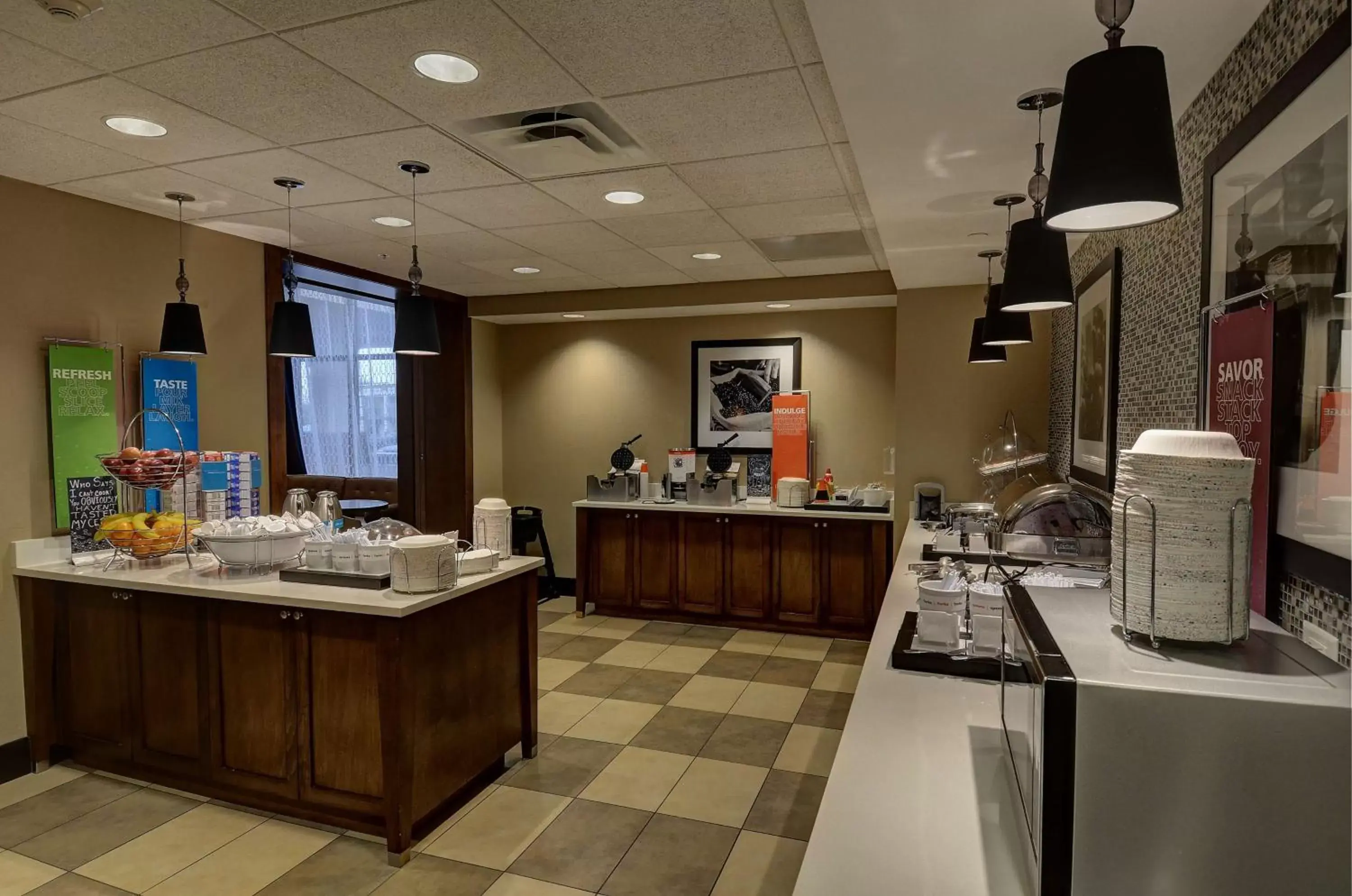 Dining area, Restaurant/Places to Eat in Hampton Inn & Suites Baltimore/Woodlawn