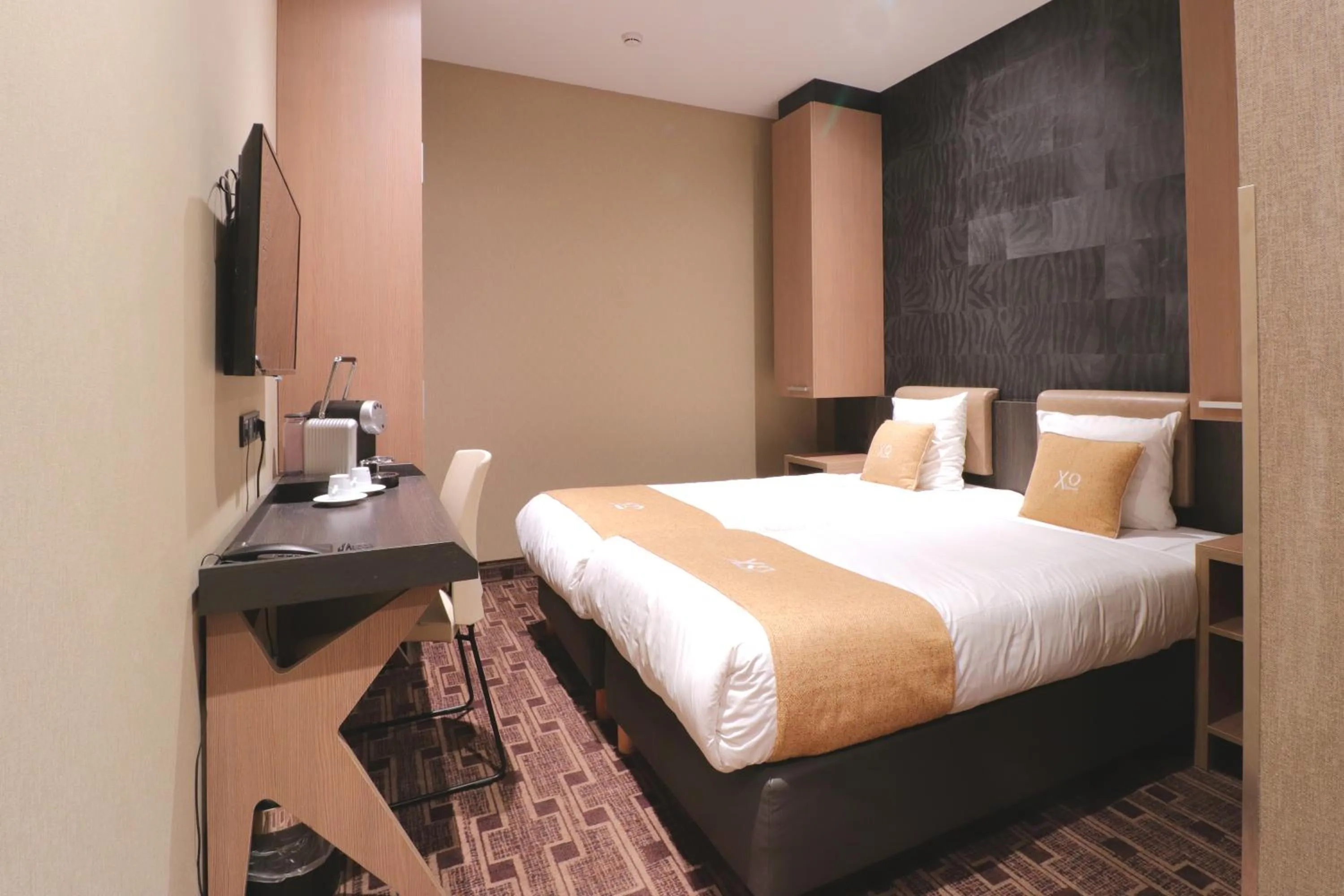 Twin Room no window in XO Hotel Inner