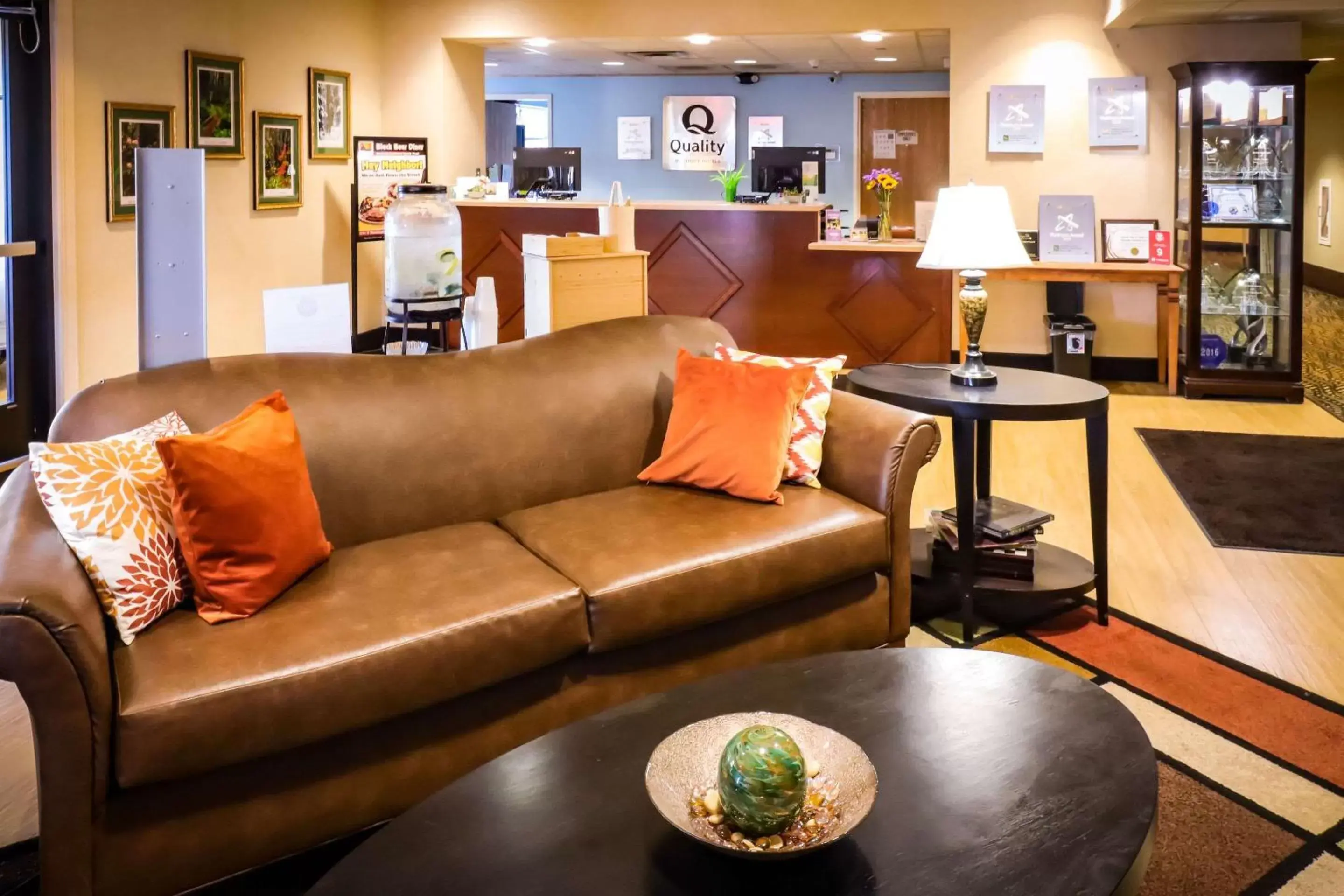 Lobby or reception, Seating Area in Quality Inn & Suites Sequim at Olympic National Park