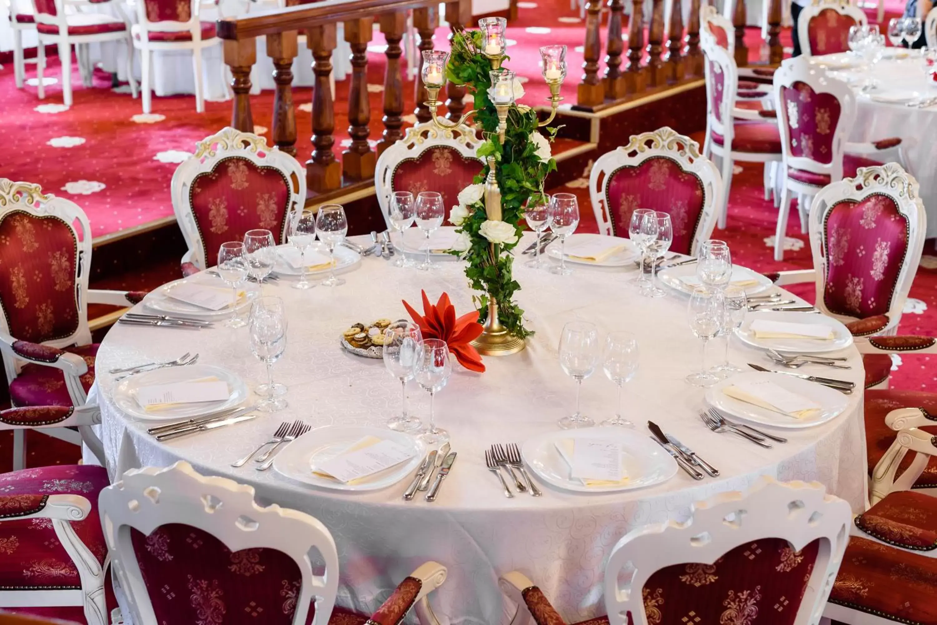 Restaurant/places to eat, Banquet Facilities in Aurelius Imparatul Romanilor