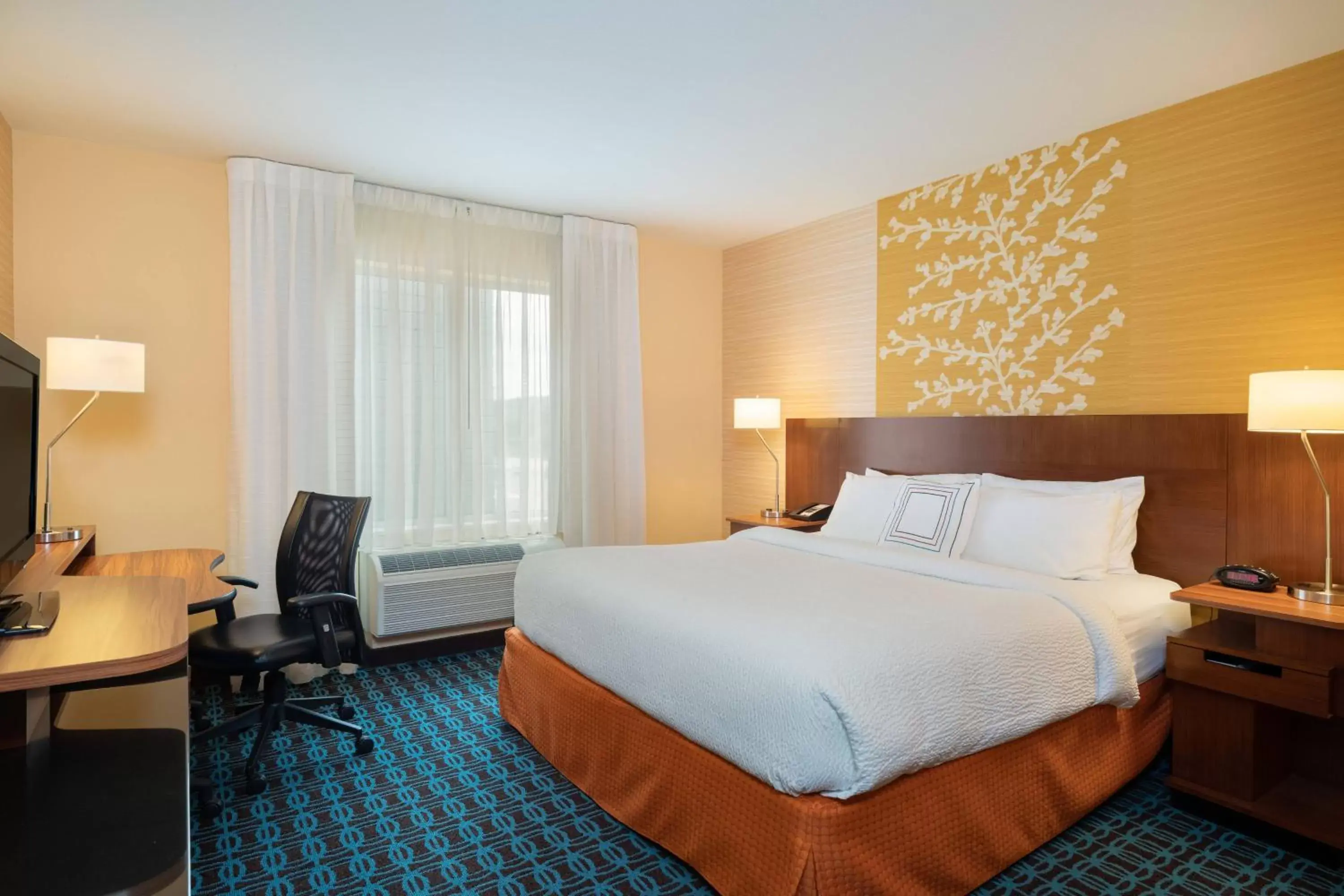 Photo of the whole room, Bed in Fairfield Inn & Suites by Marriott DuBois