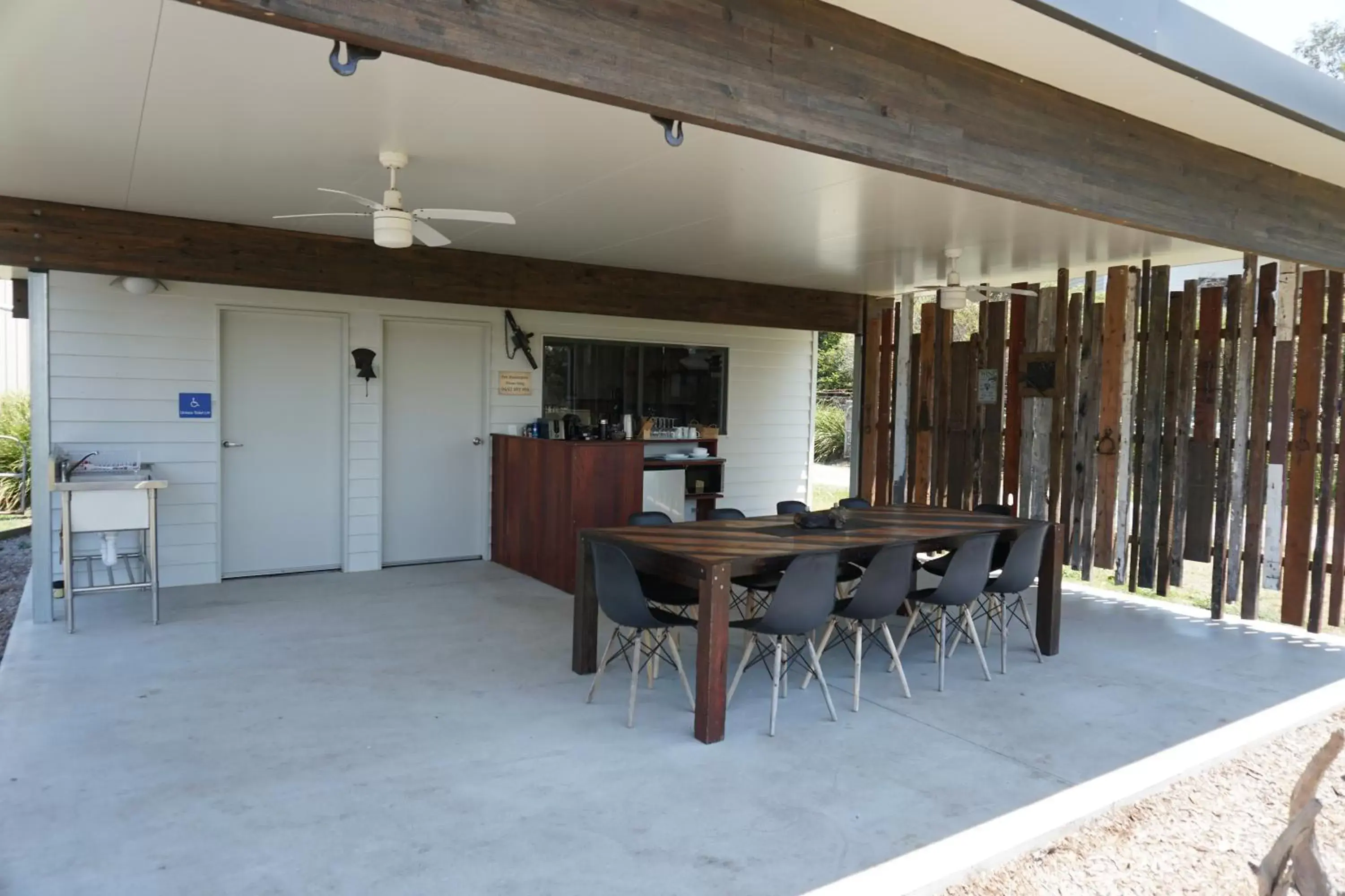 Kitchen or kitchenette in Narangba Motel (formerly Brisbane North B&B and Winery)