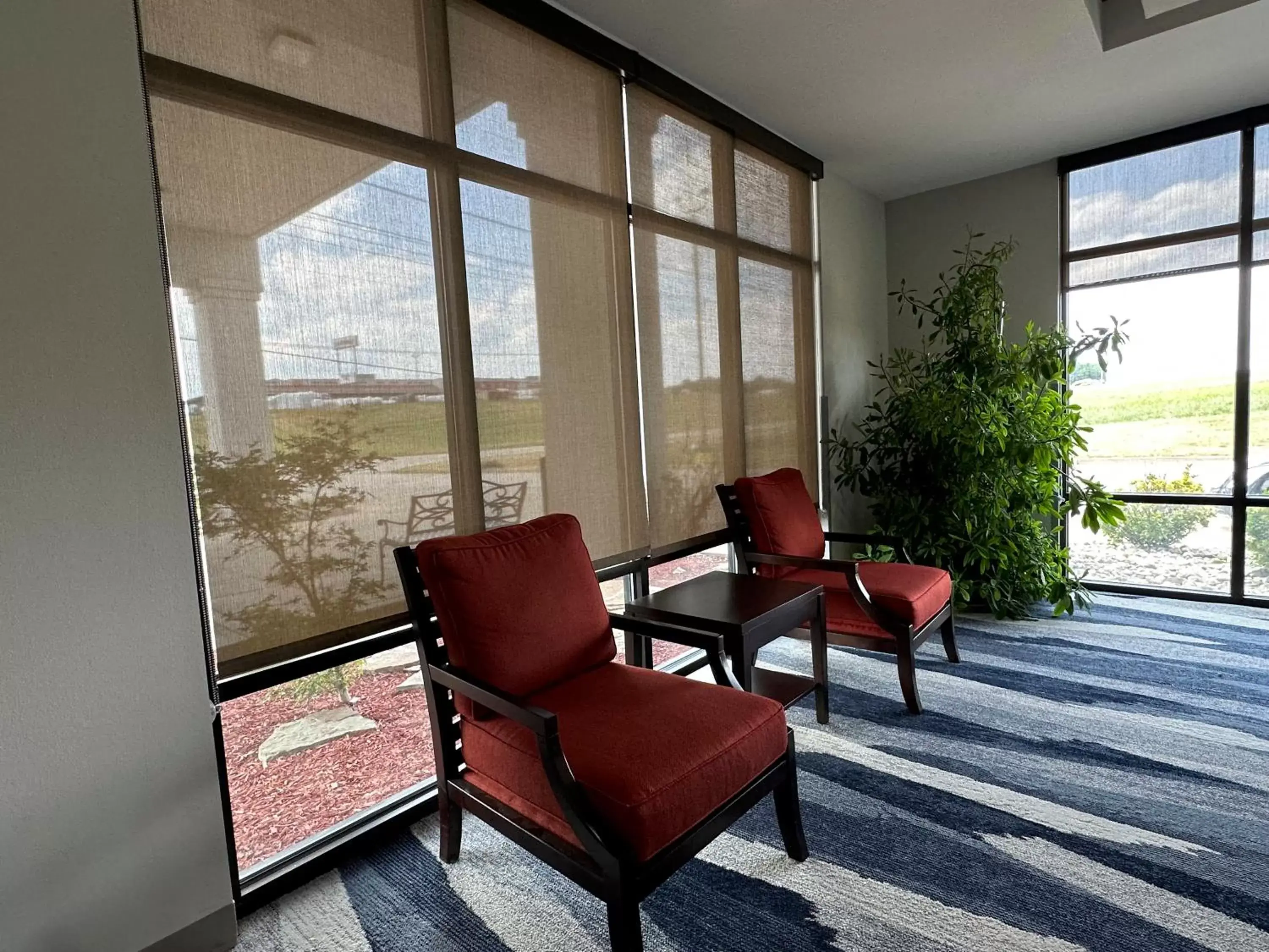 Lobby or reception, Seating Area in Comfort Suites Jackson - Cape Girardeau