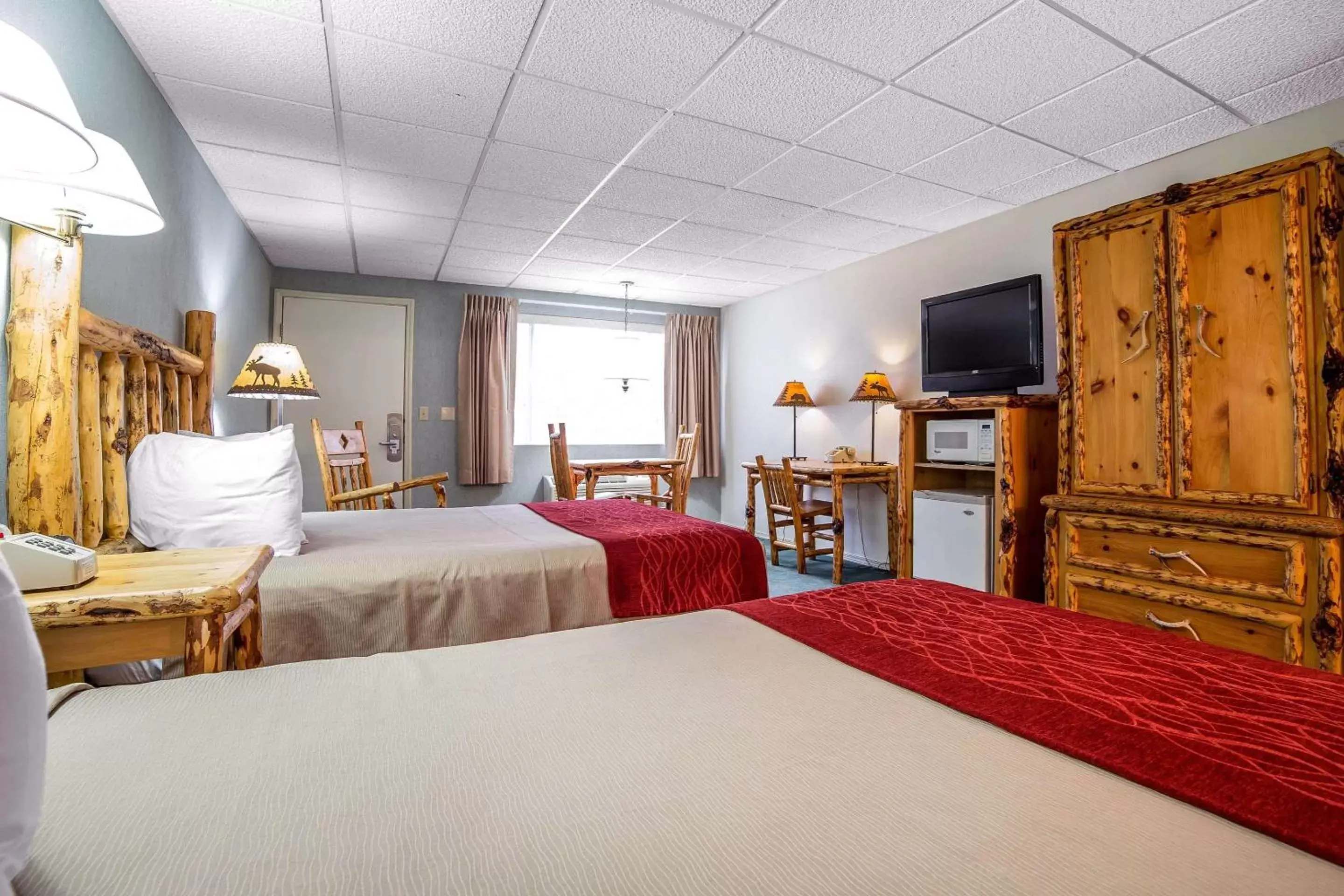 Photo of the whole room, Bed in Rodeway Inn Pronghorn Lodge Photo of the whole room, Bed in Rodeway Inn Pronghorn Lodge