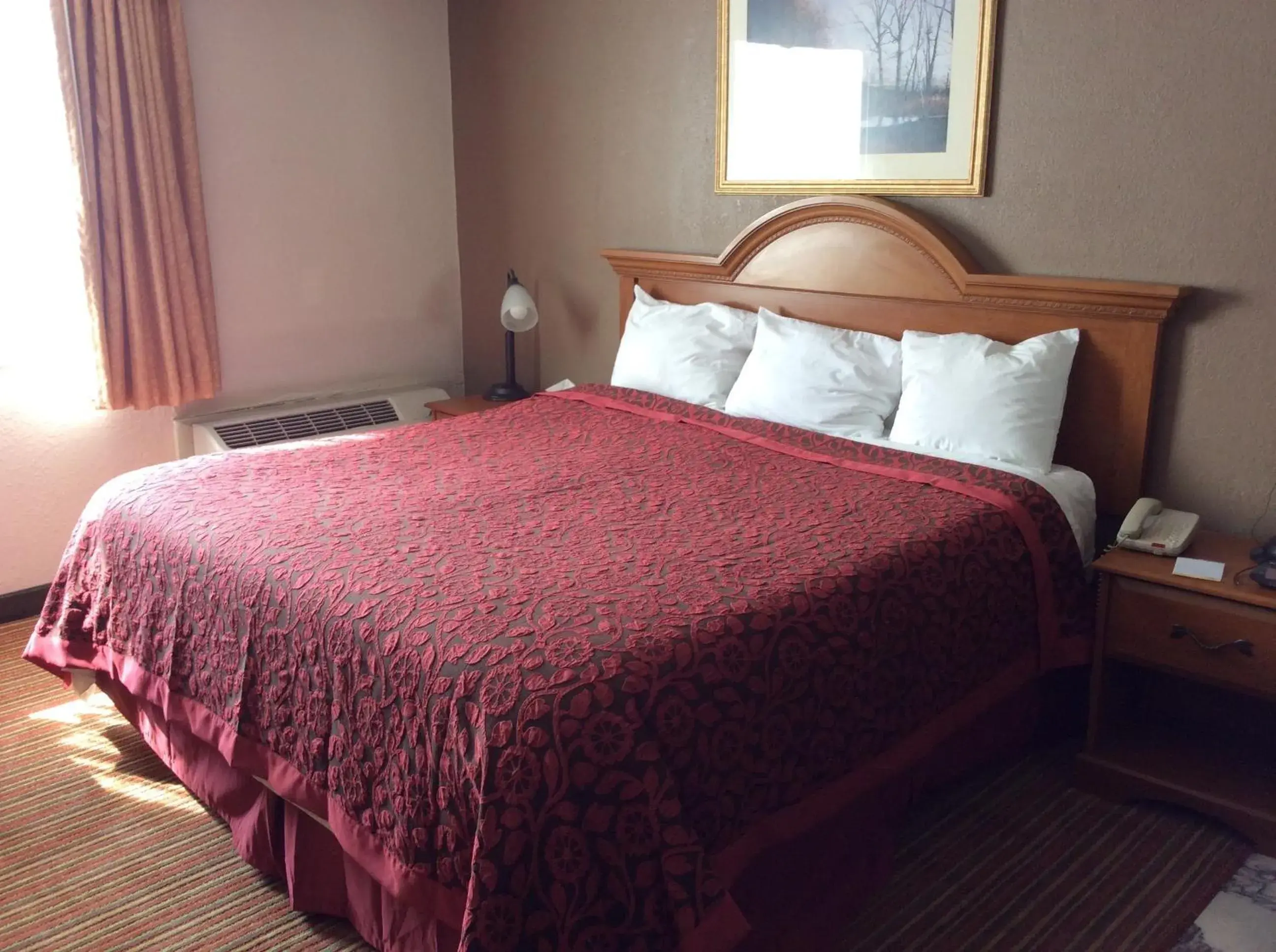 Bed in Days Inn by Wyndham Albion