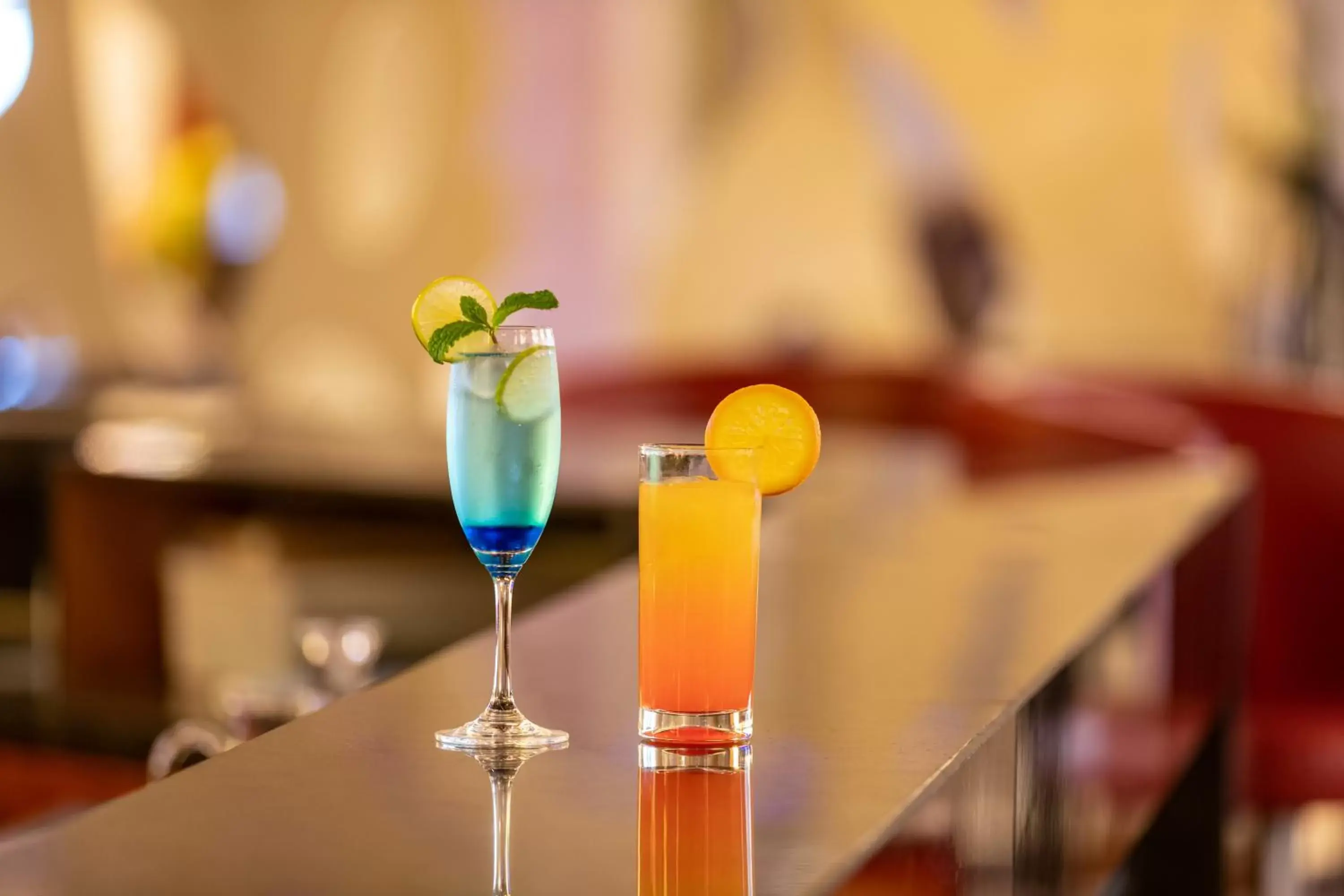 Lounge or bar in Crowne Plaza Foshan by IHG - Canton Fair free shuttle bus Lounge or bar in Crowne Plaza Foshan by IHG - Canton Fair free shuttle bus