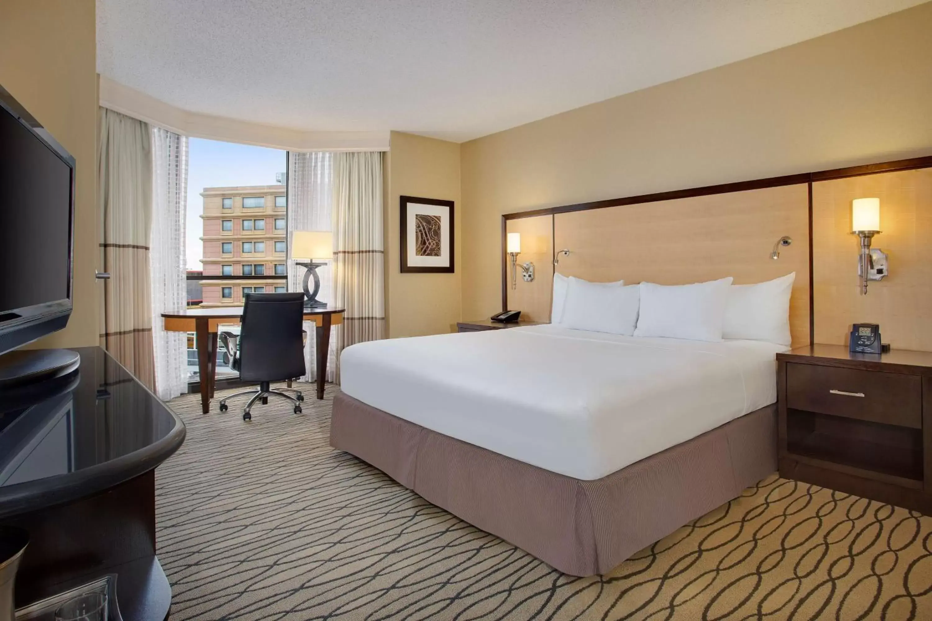 Corner King Room in Hilton Rosemont Chicago O'Hare Corner King Room in Hilton Rosemont Chicago O'Hare