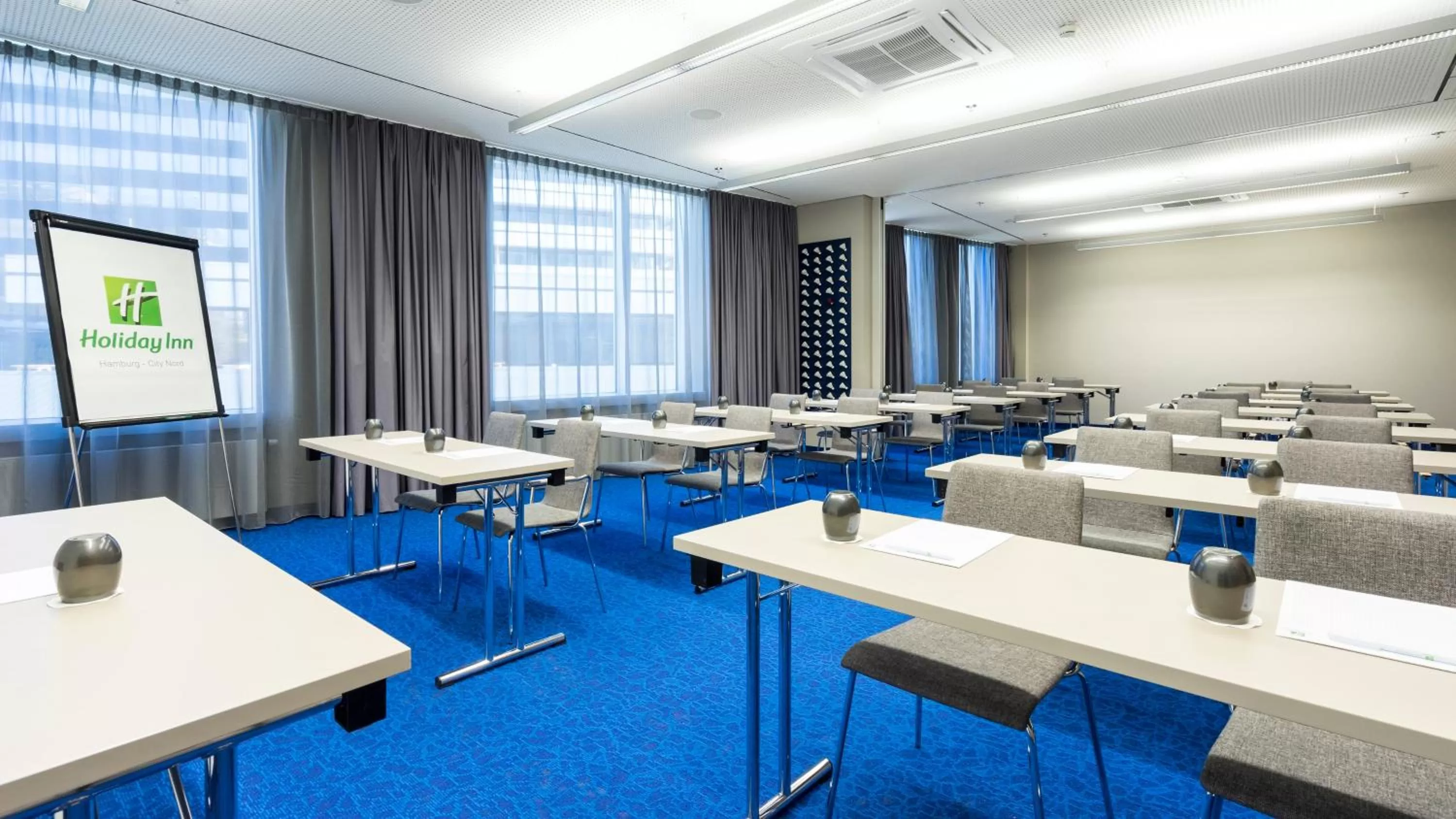 Meeting/conference room in Holiday Inn Hamburg - City Nord by IHG