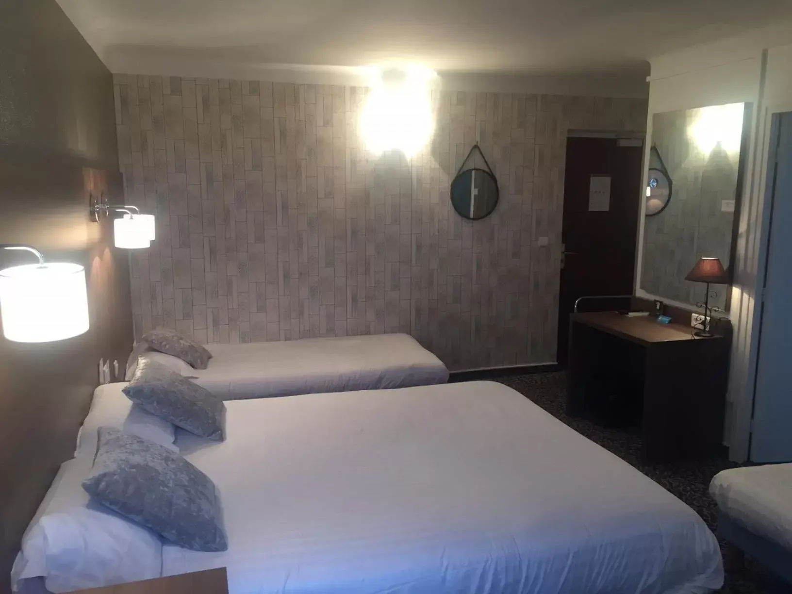 Bedroom, Bed in Le Galion Hotel et Restaurant Canet Plage - Logis