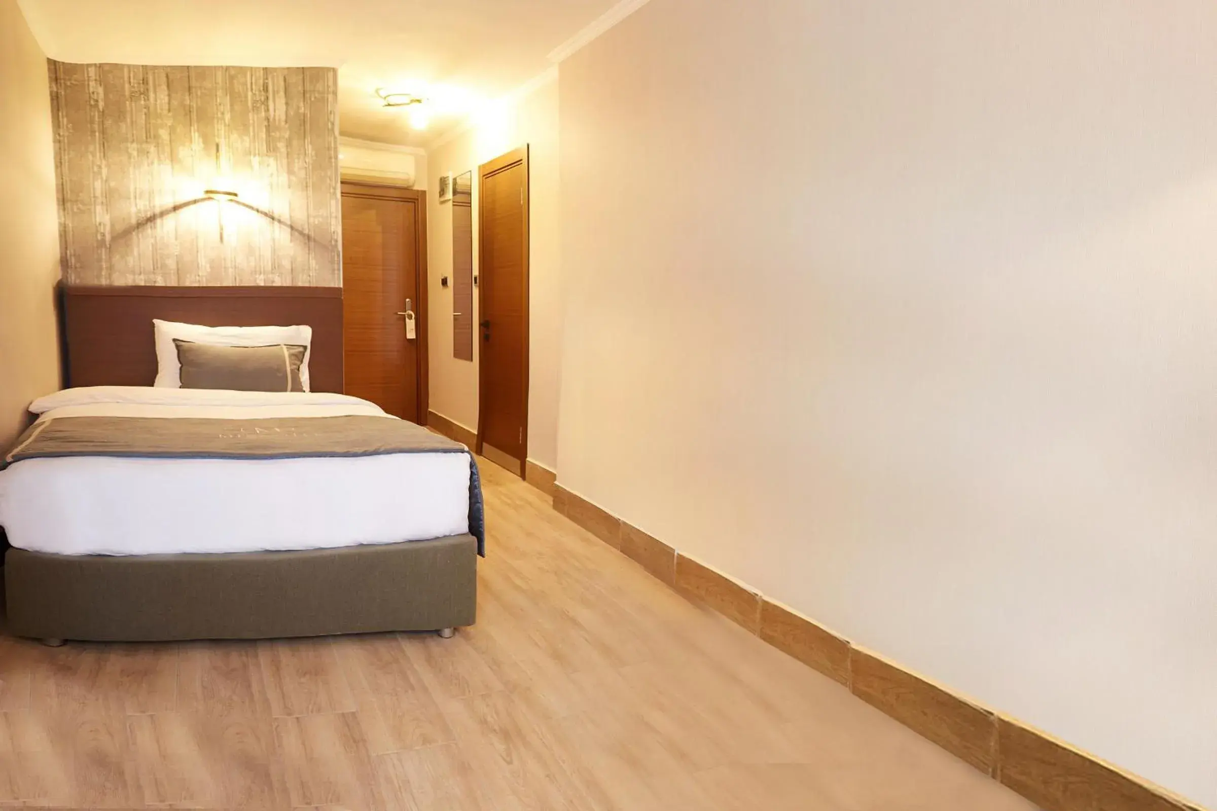 Bed in Mira Hotel Alsancak