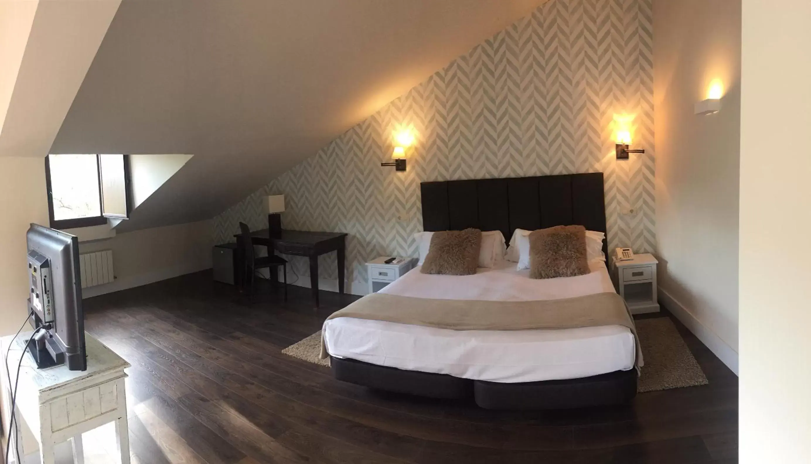 Bed in Hotel Resort Cueva del Fraile