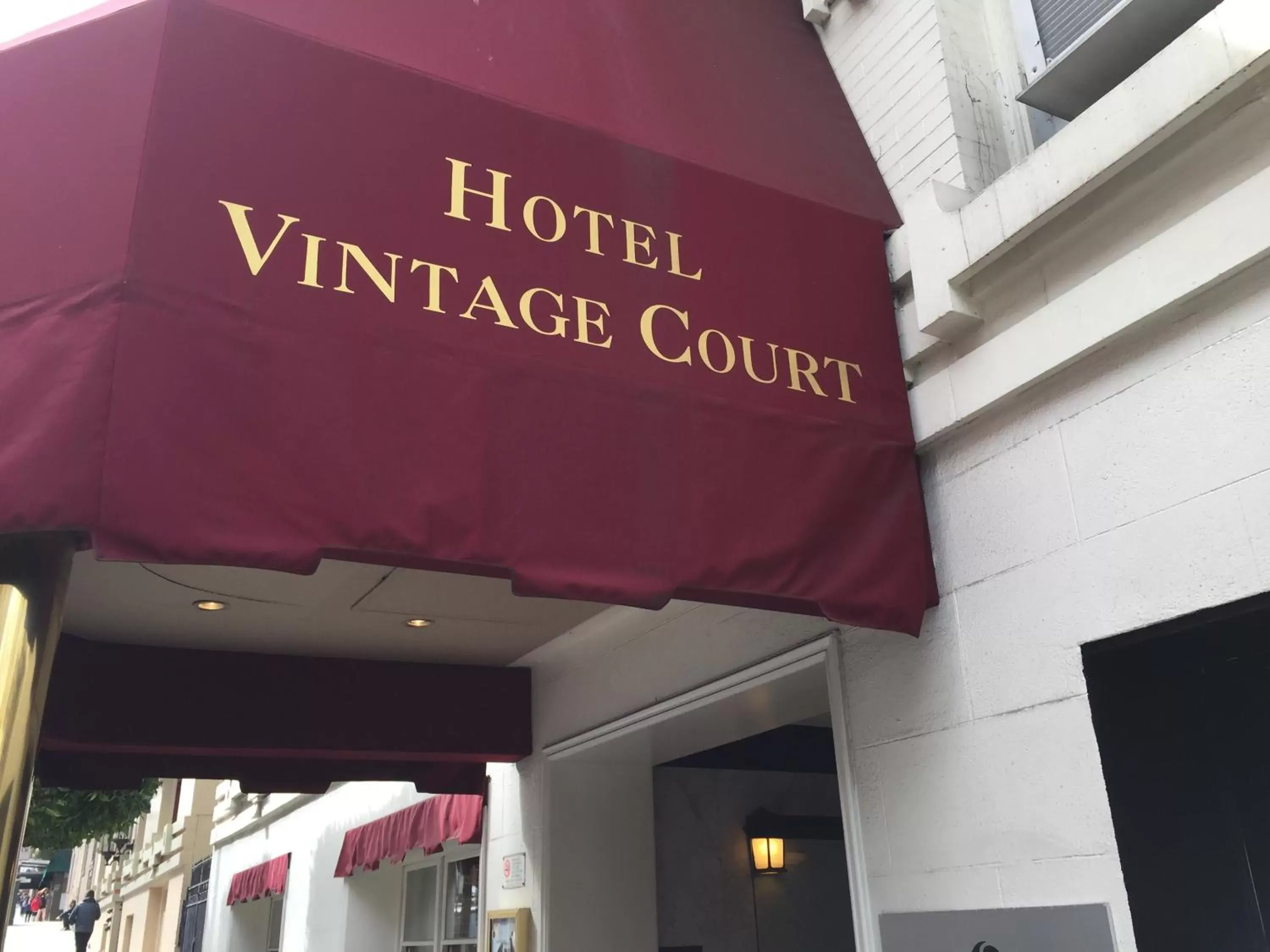 Facade/entrance in Executive Hotel Vintage Court