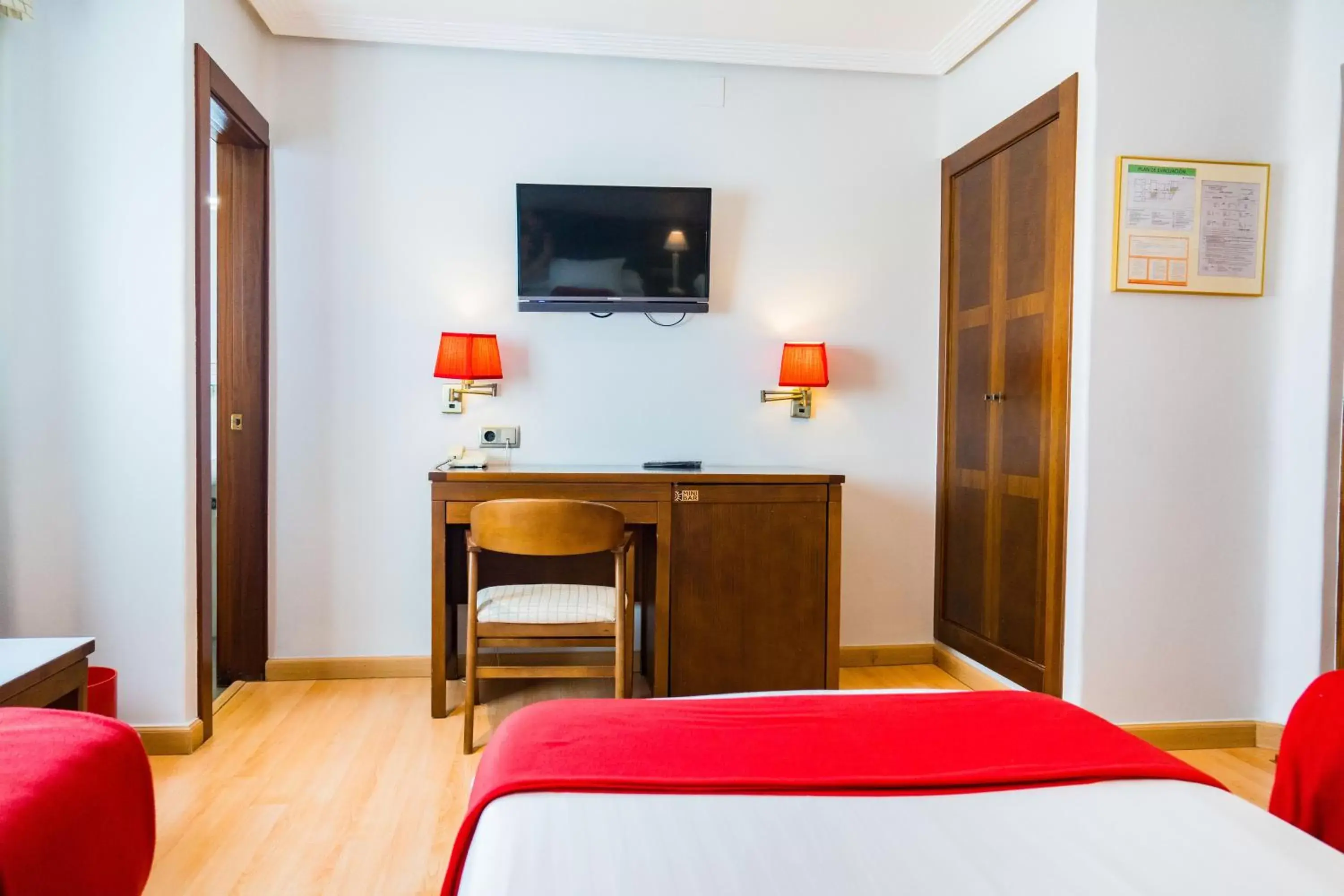 Bedroom, TV/Entertainment Center in Hotel Costasol