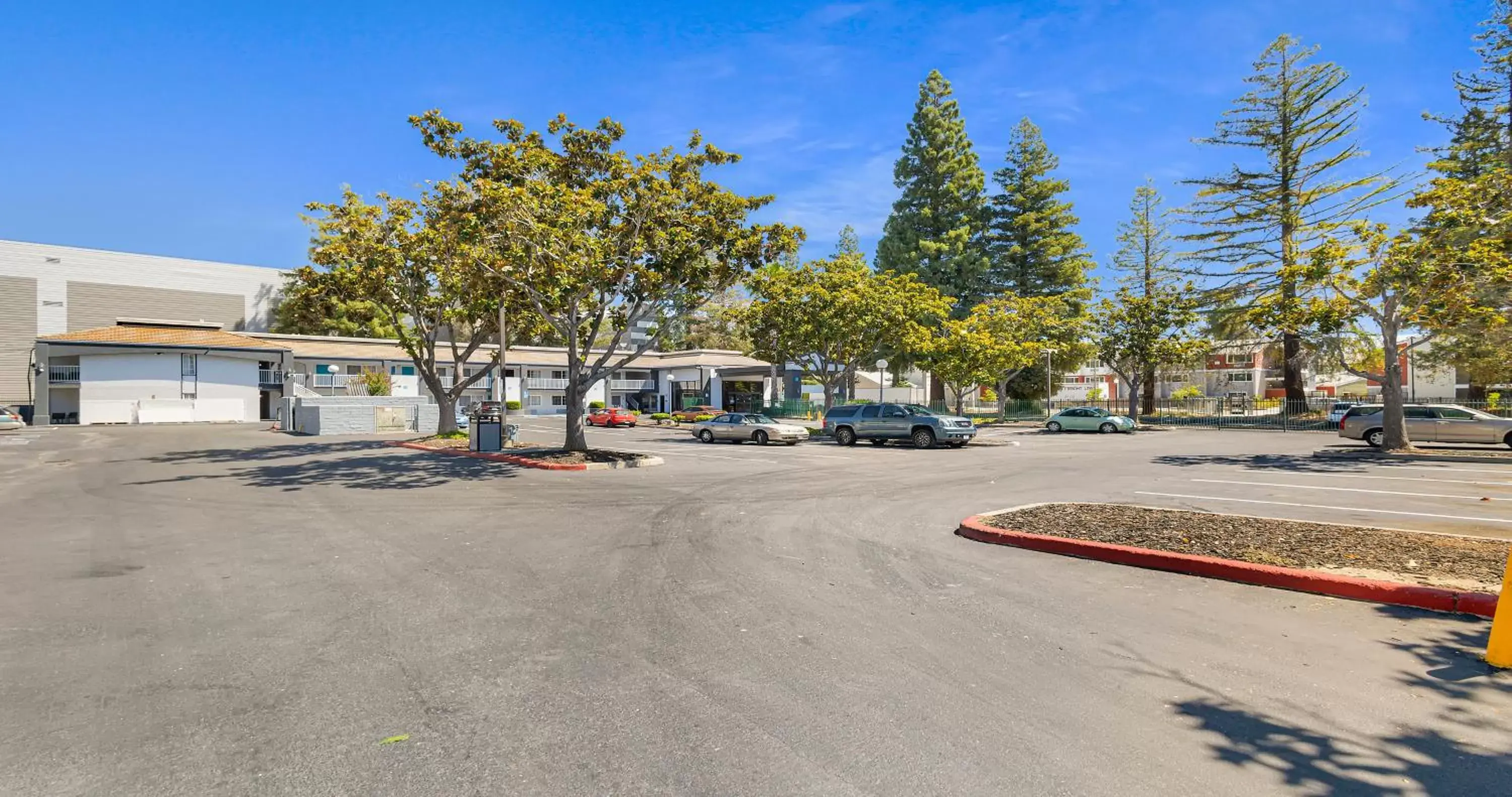 Parking in SureStay Plus Hotel by Best Western Sacramento North