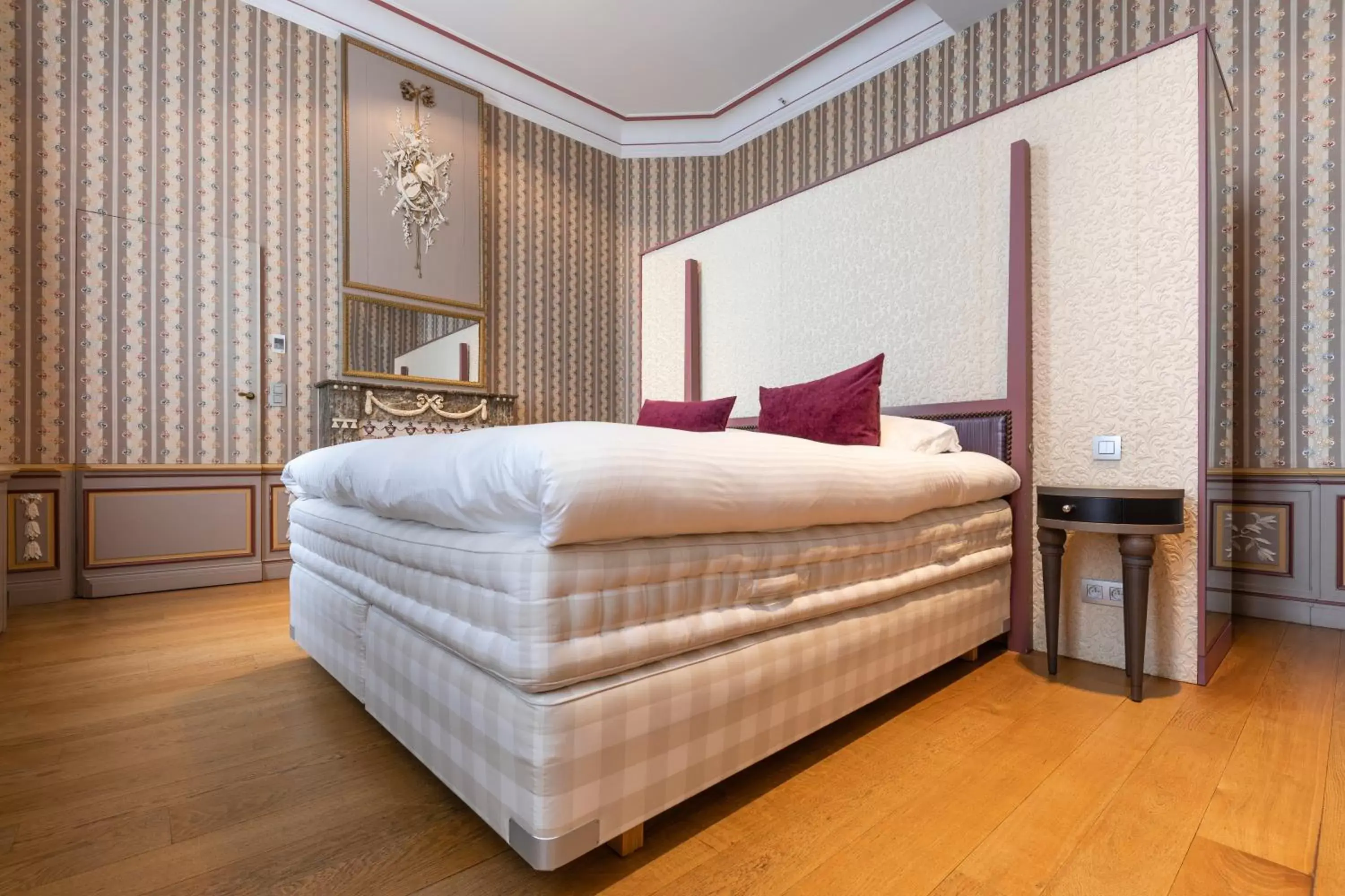 Bed in Van Der Valk Sélys Liège Hotel & Spa