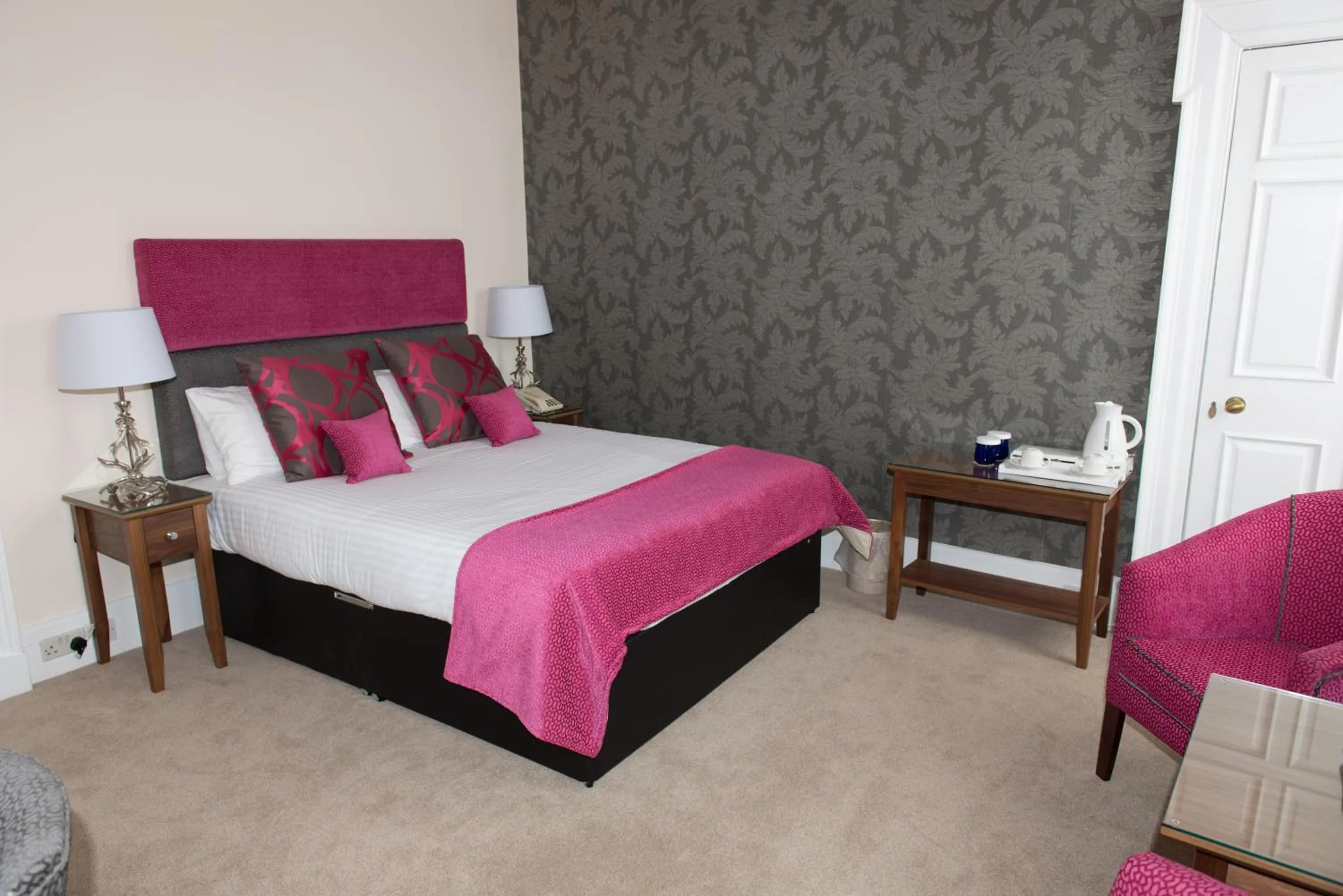 Bedroom, Bed in Links Hotel