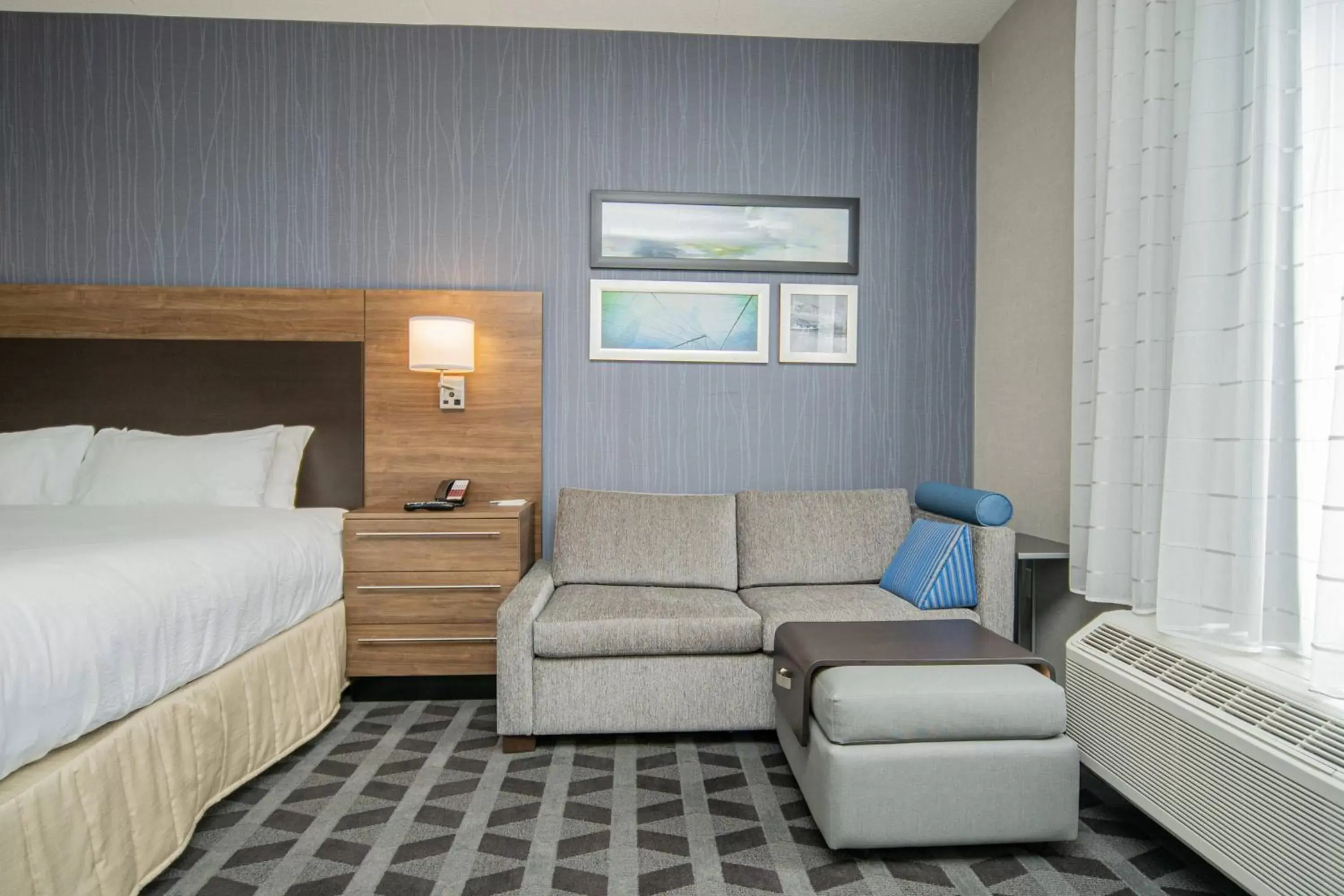 Bedroom in TownePlace Suites by Marriott Brantford and Conference Centre