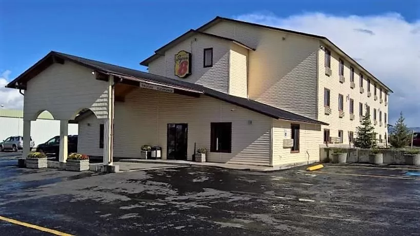 Property building in Super 8 by Wyndham Dillon