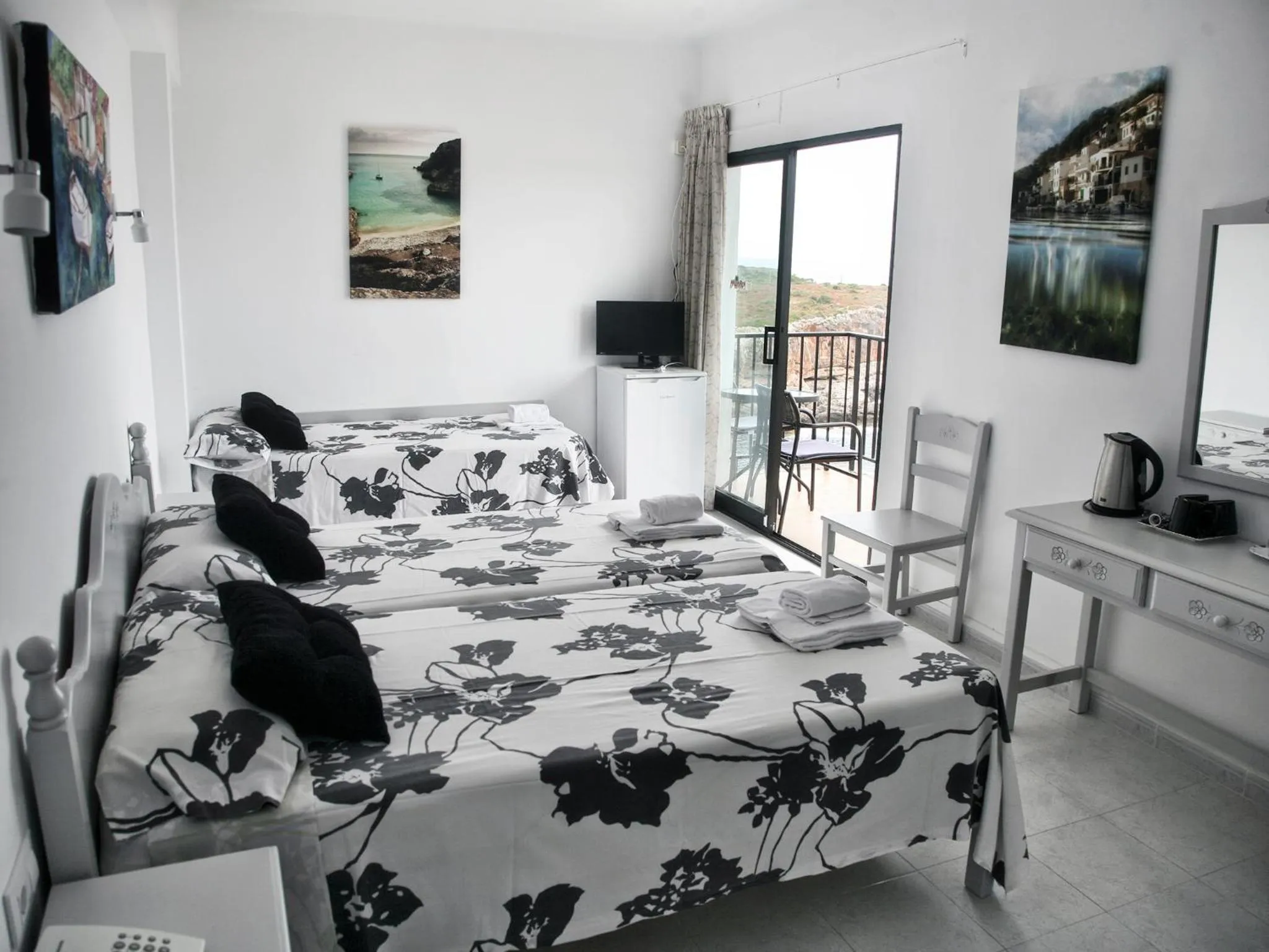 Photo of the whole room, Bed in Hotel Rocamar