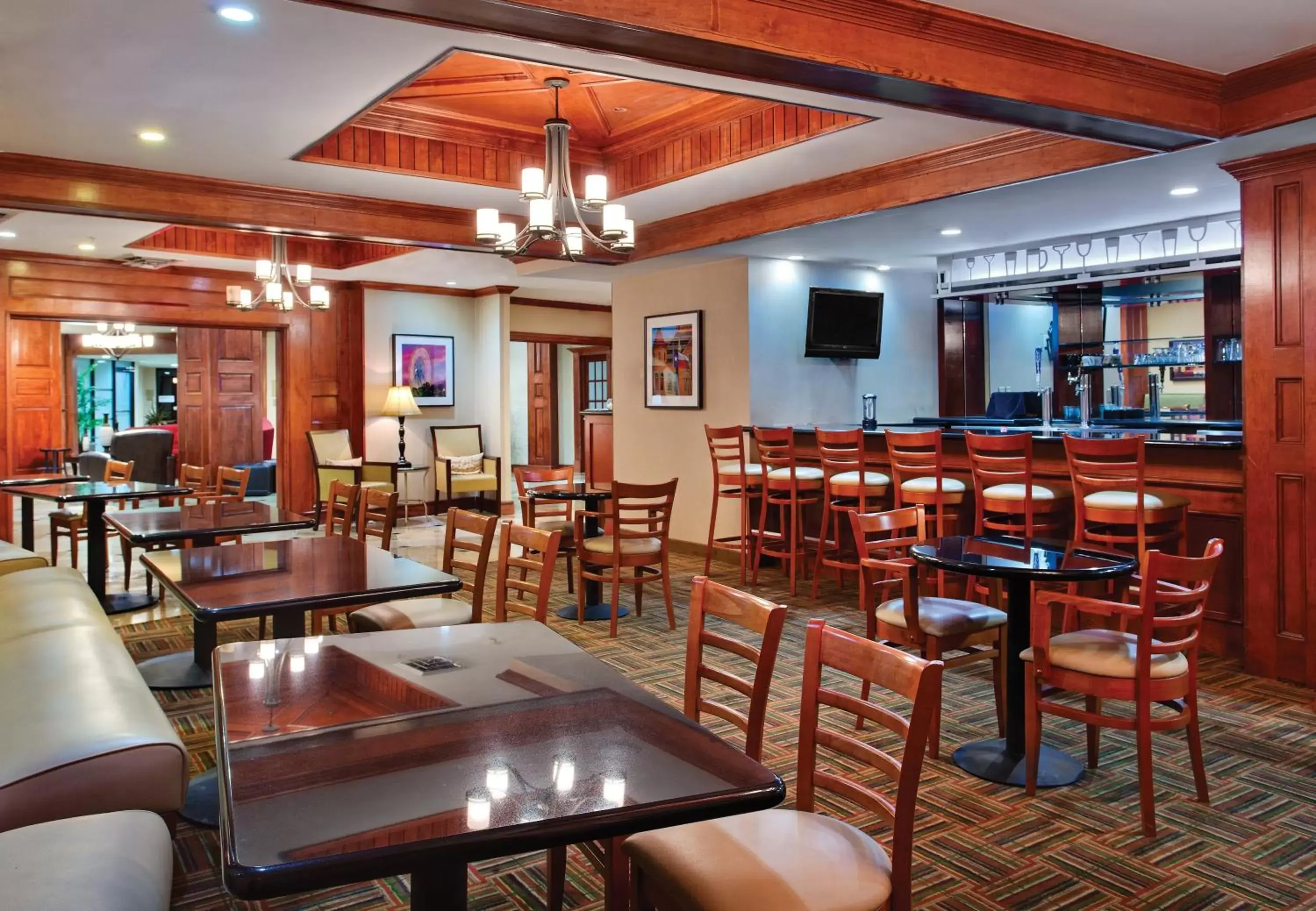 Lounge or bar, Restaurant/Places to Eat in Holiday Inn Market Center