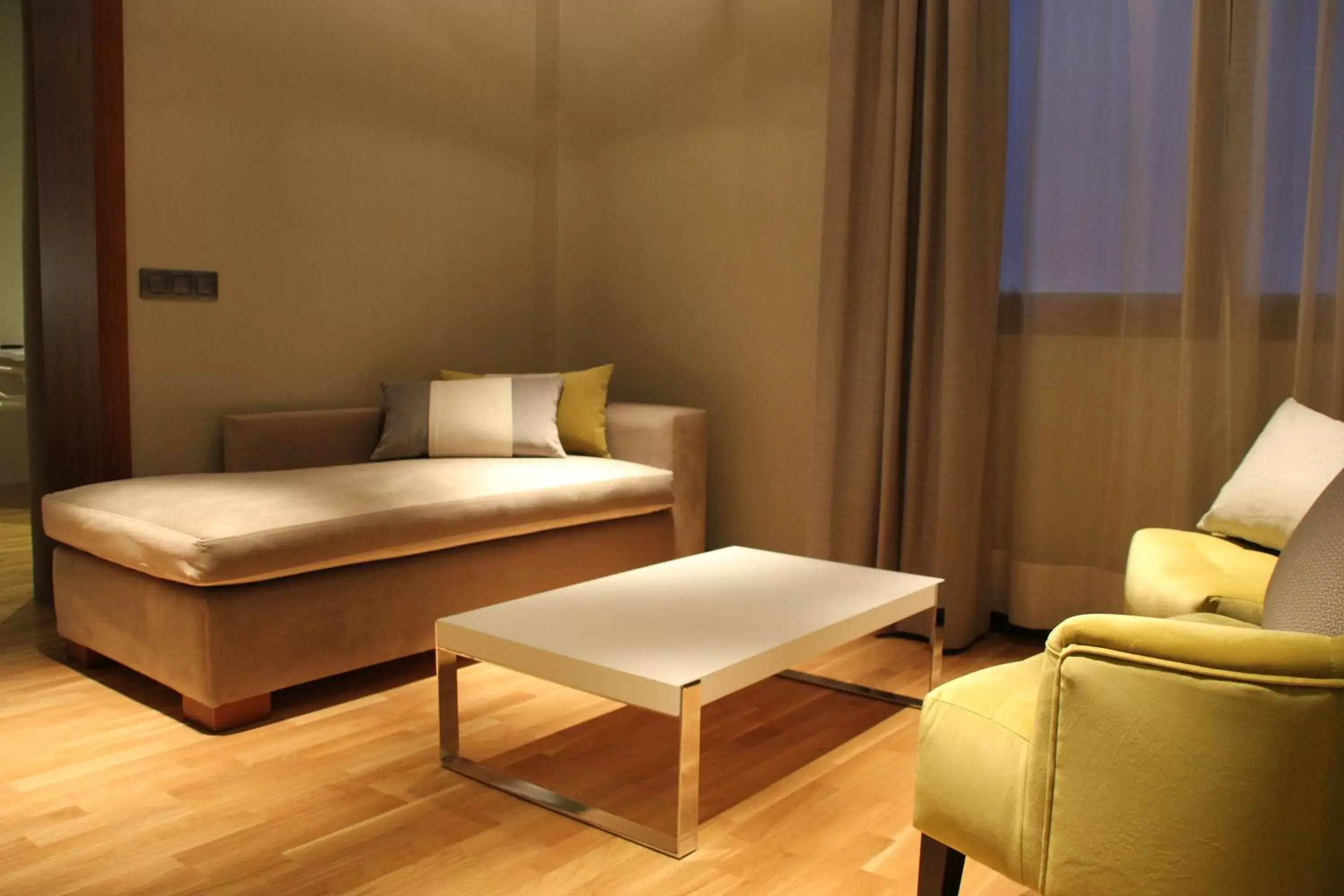 Bedroom, Seating Area in Hotel Parque Real